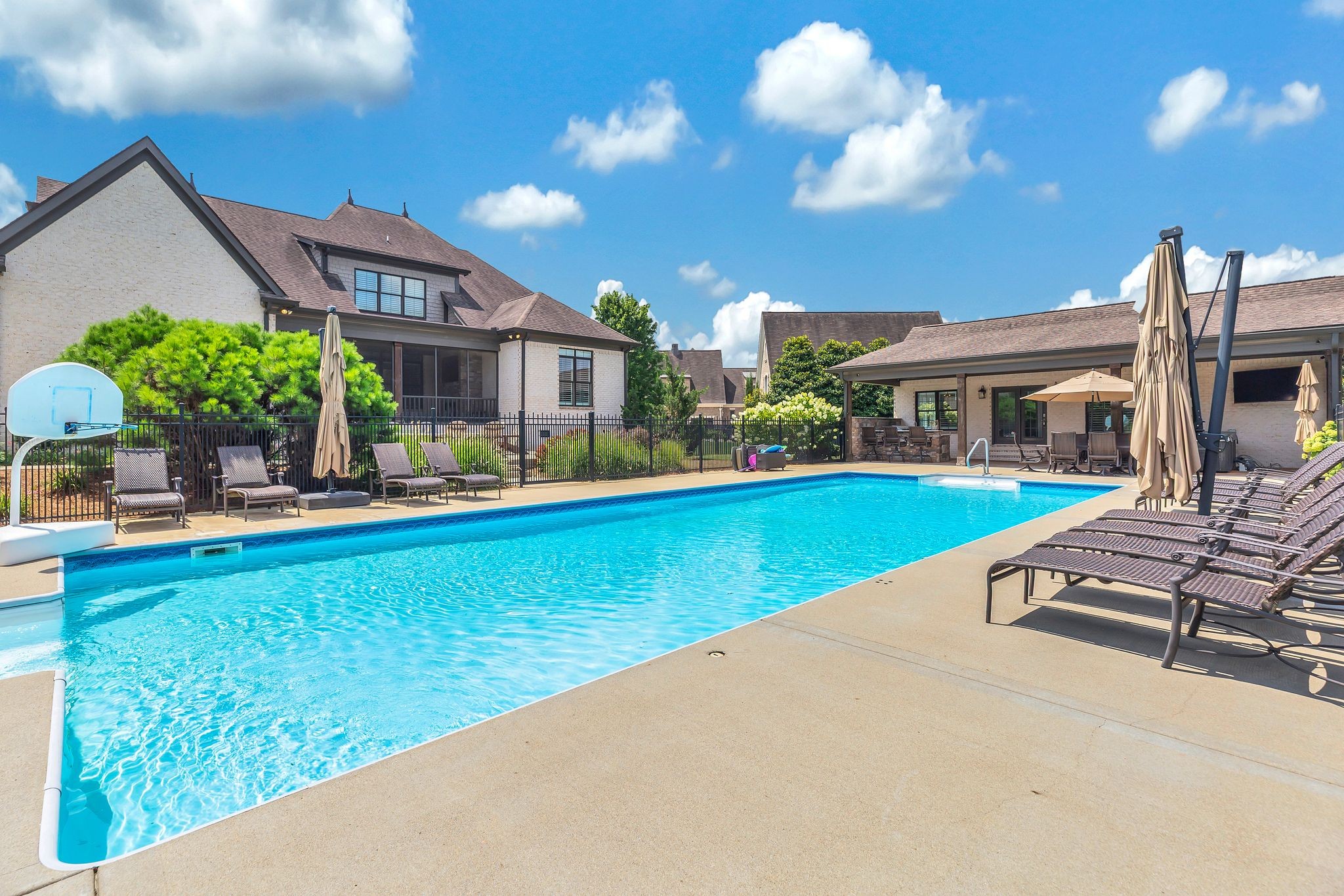 1430 Avellino Cir