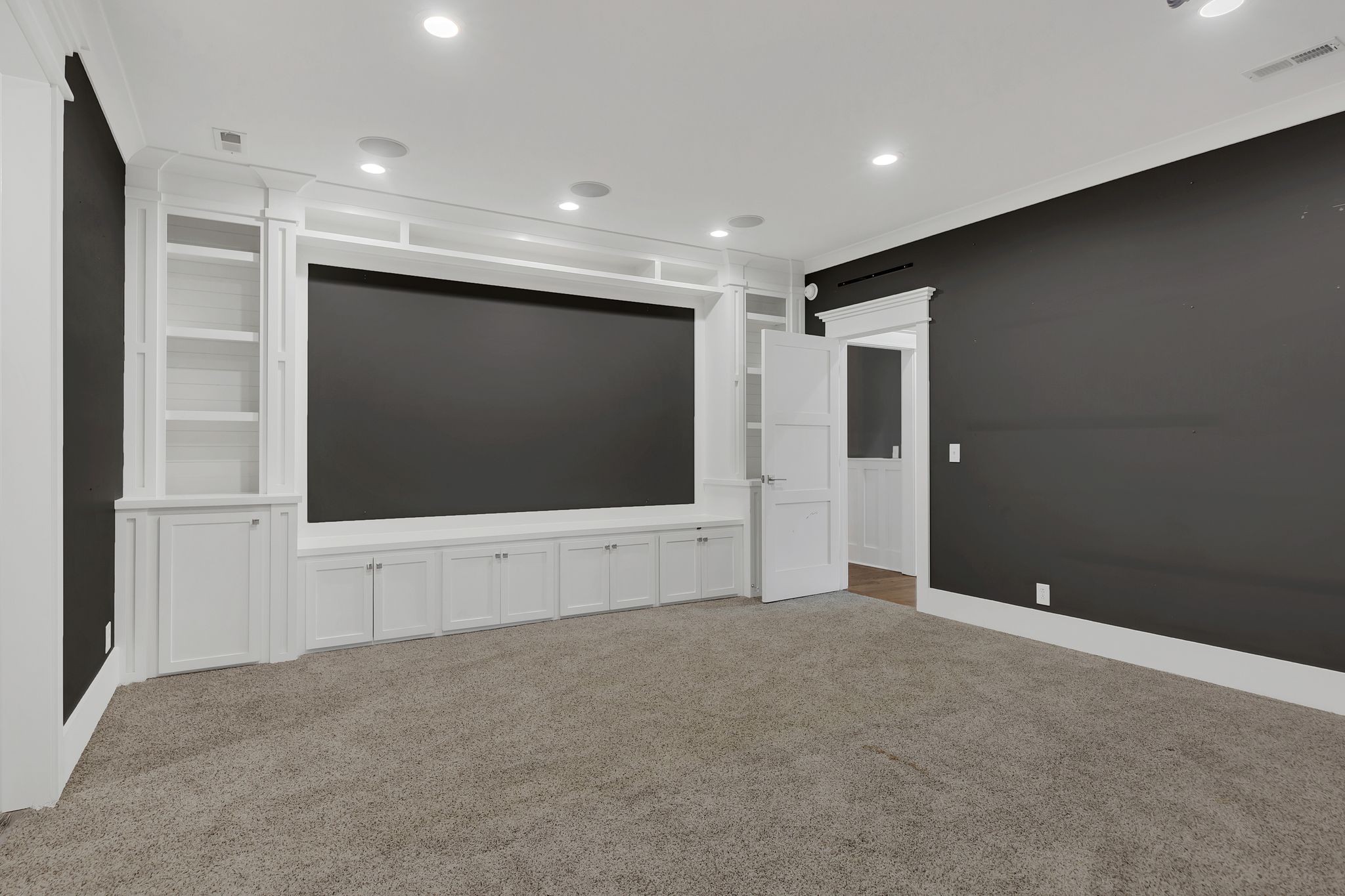 1430 Avellino Cir