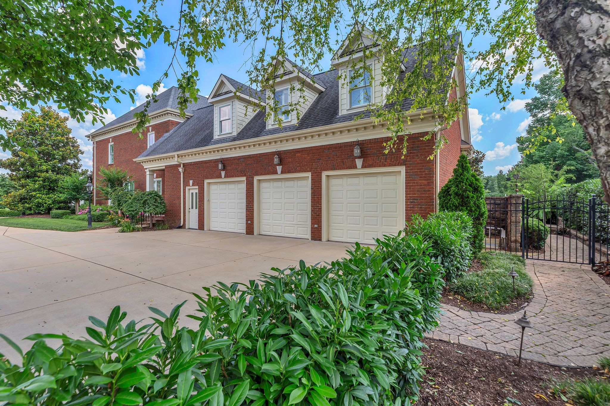 1512 Mirabella Way