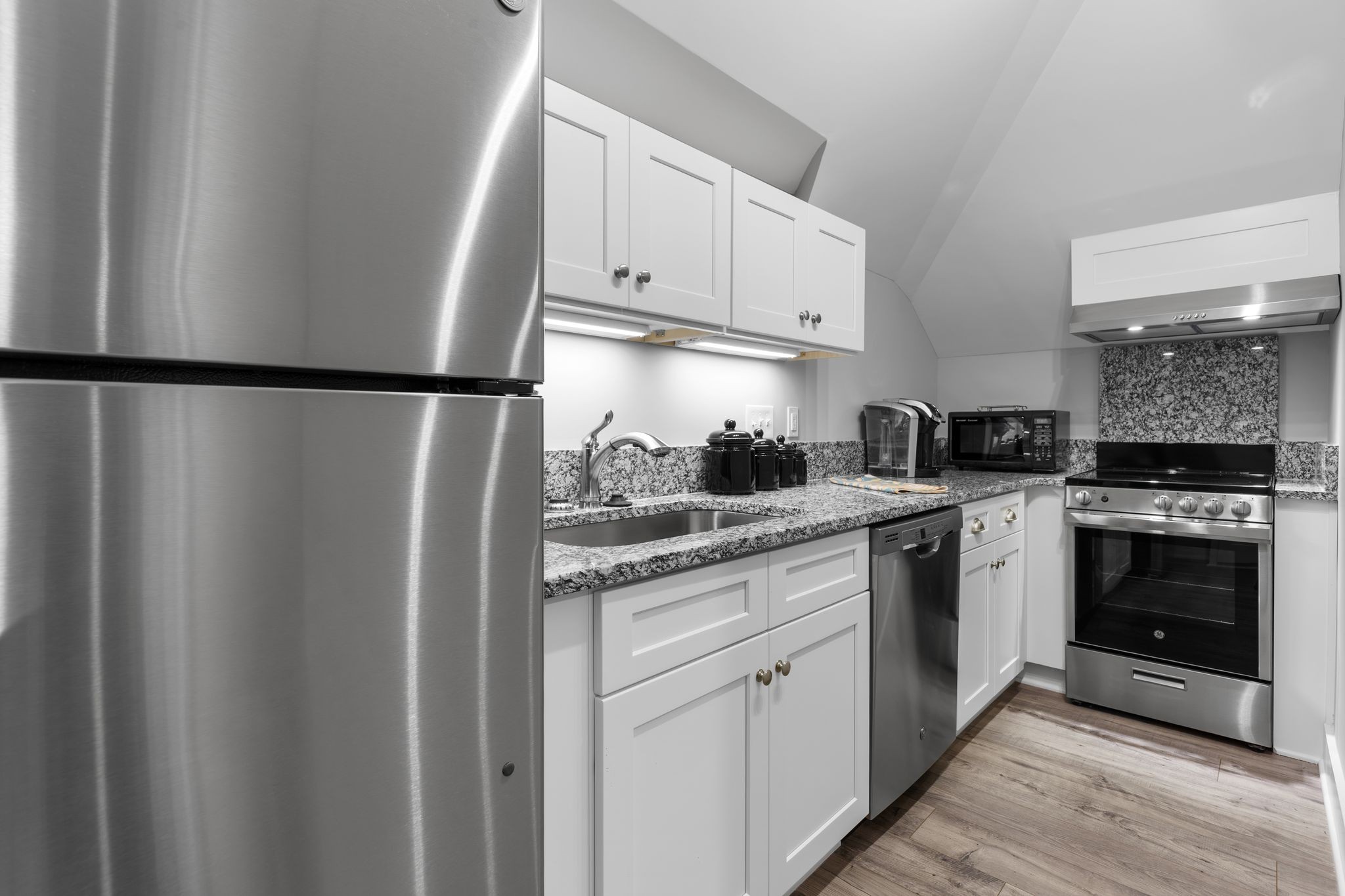 1728 Shagbark Trl