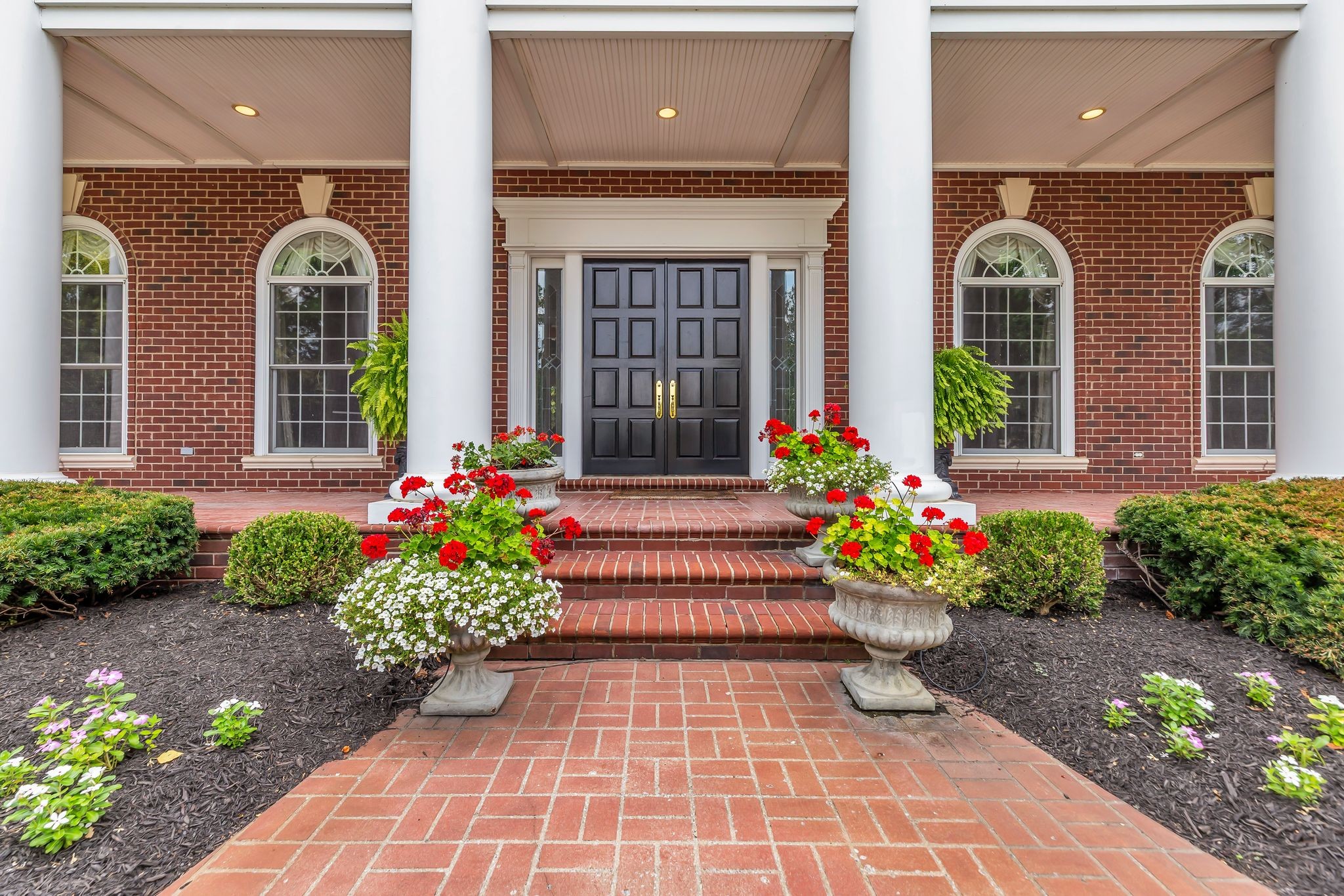 1728 Shagbark Trl