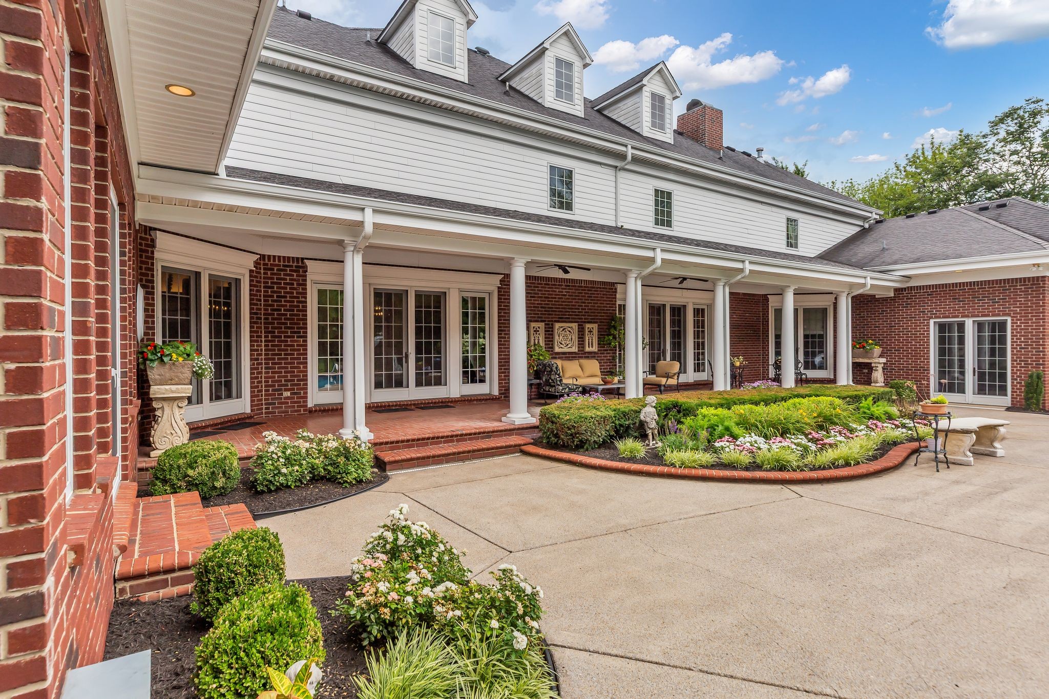 1728 Shagbark Trl
