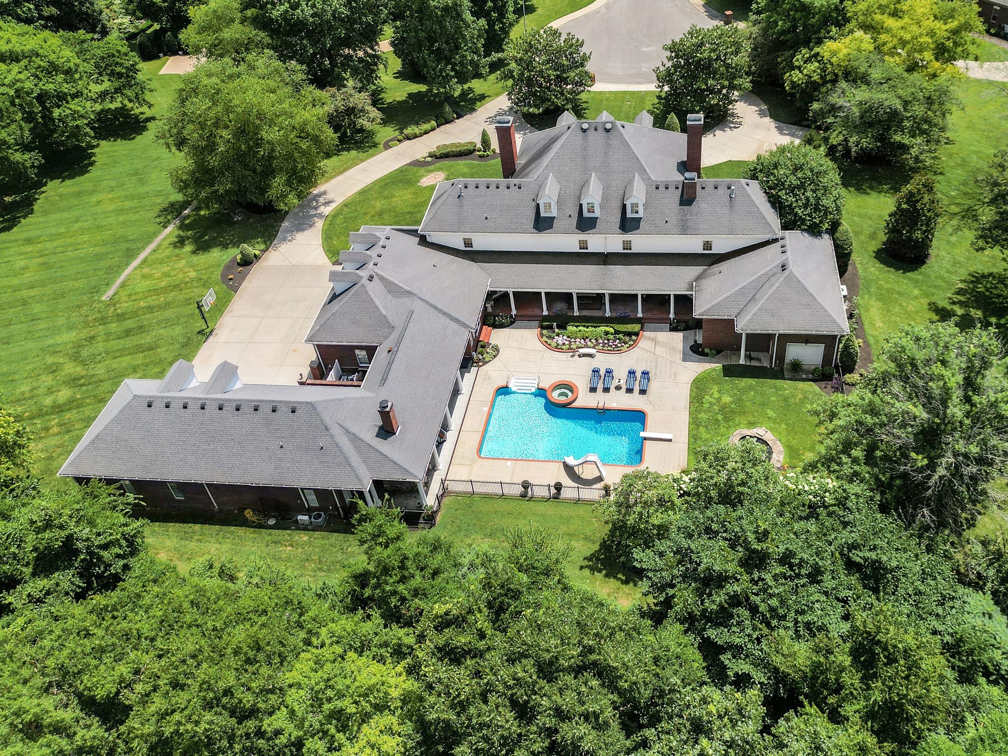 1728 Shagbark Trl