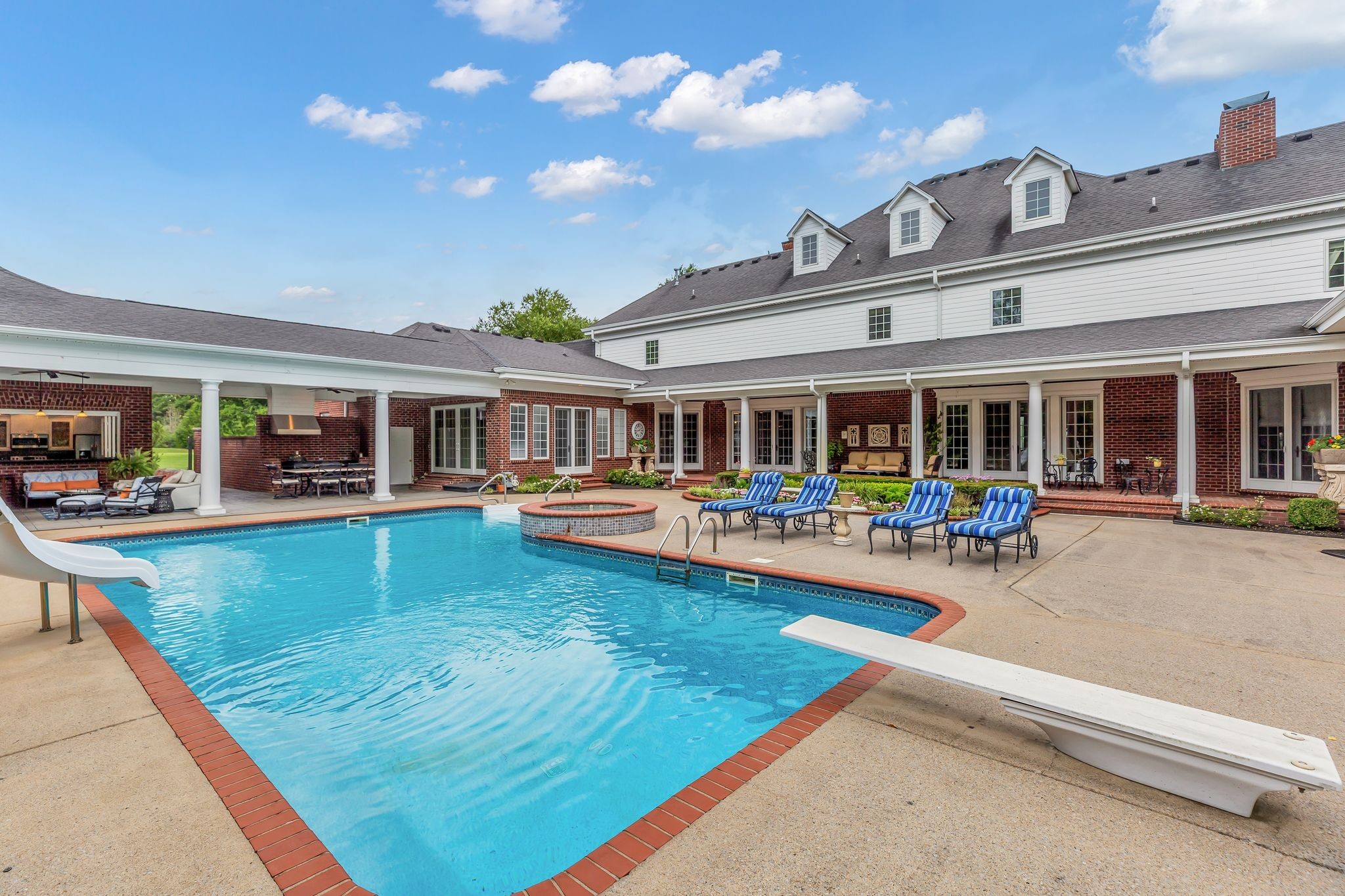 1728 Shagbark Trl