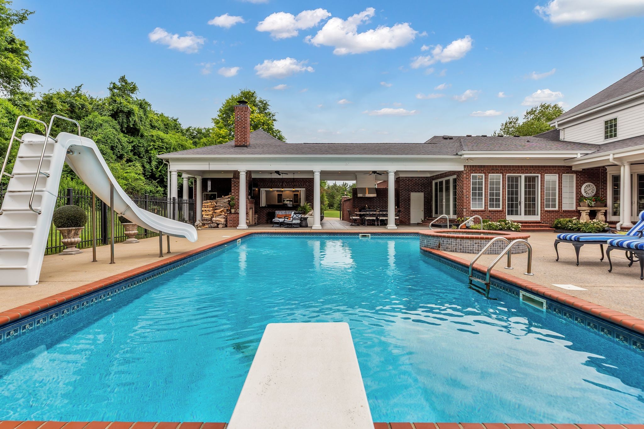 1728 Shagbark Trl