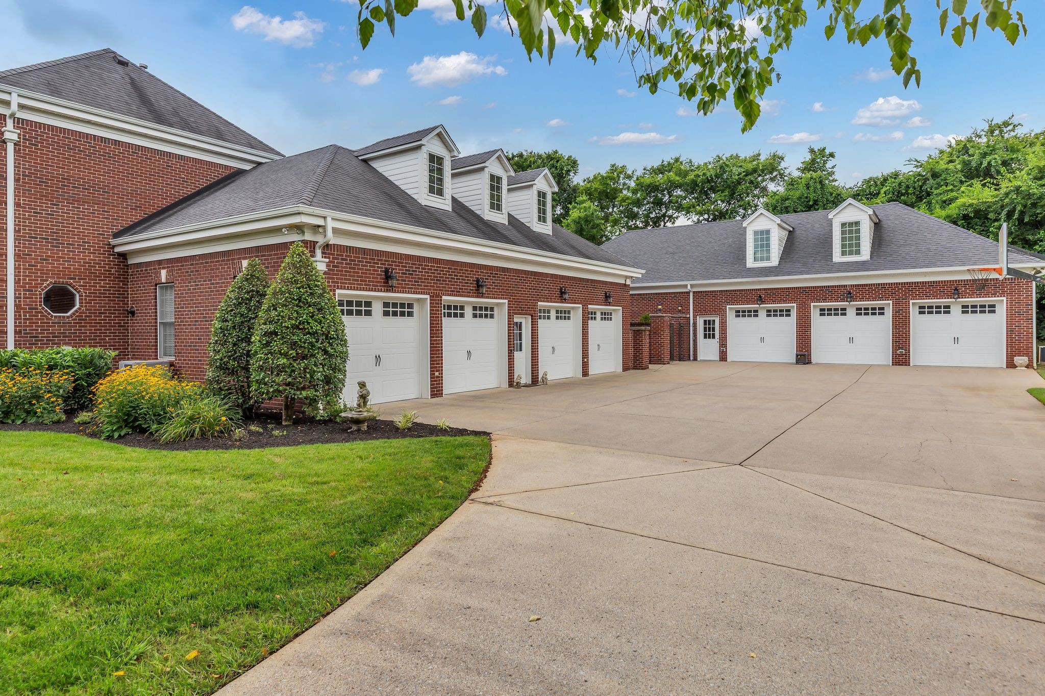 1728 Shagbark Trl