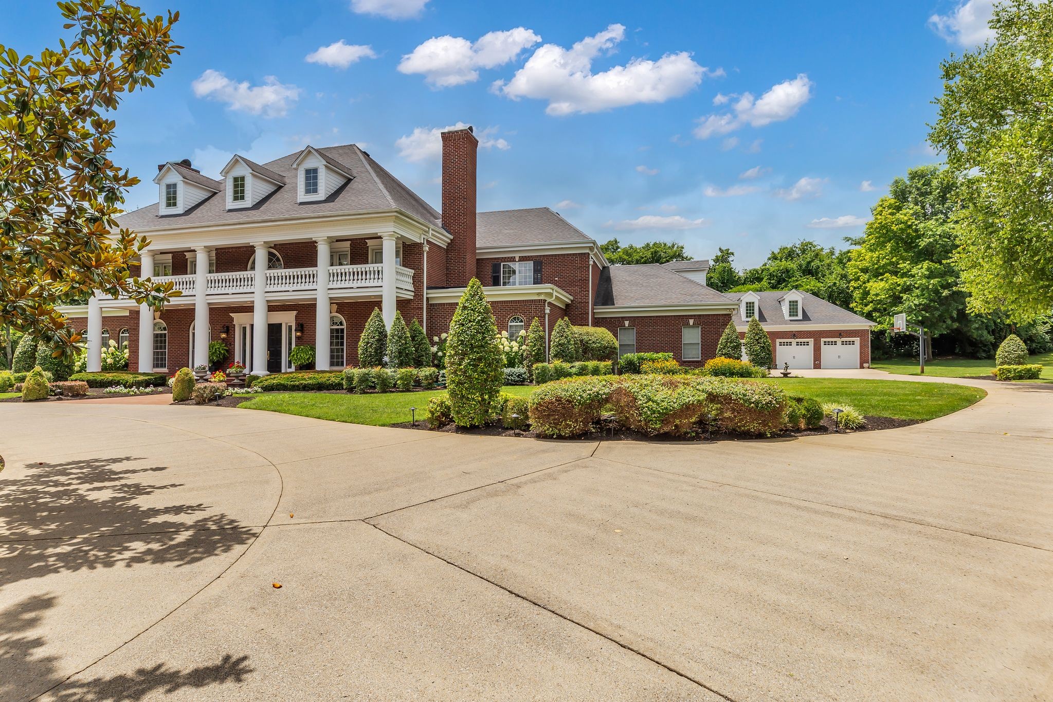 1728 Shagbark Trl