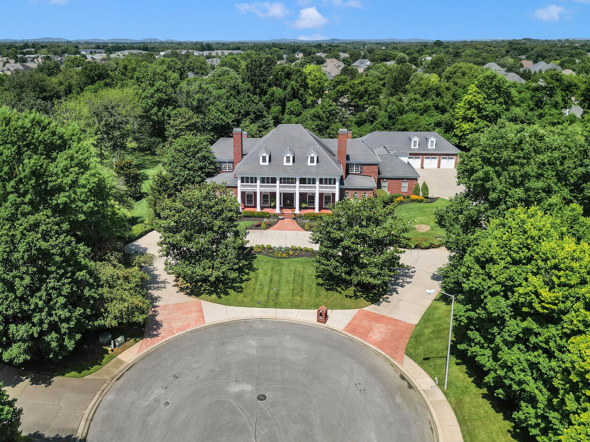 1728 Shagbark Trl