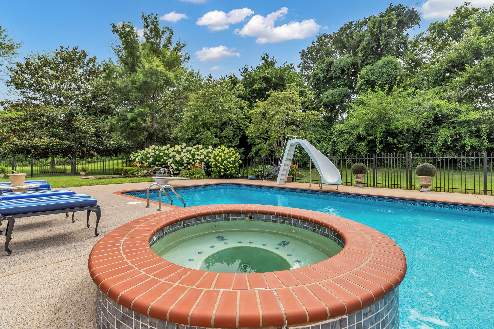 1728 Shagbark Trl