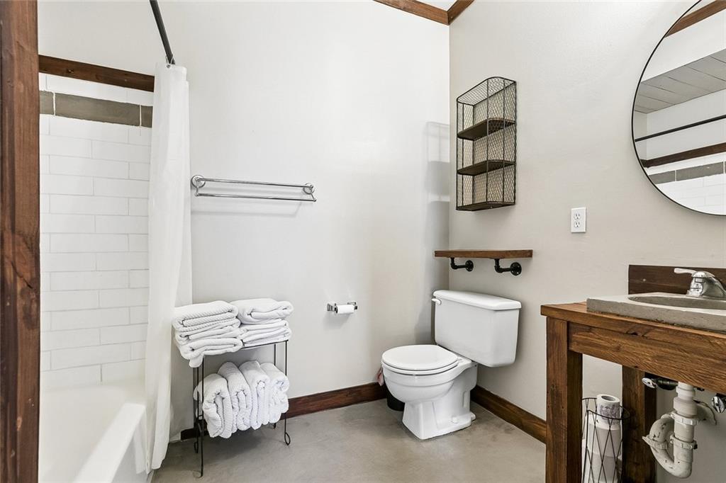2338 MAGAZINE Street 9