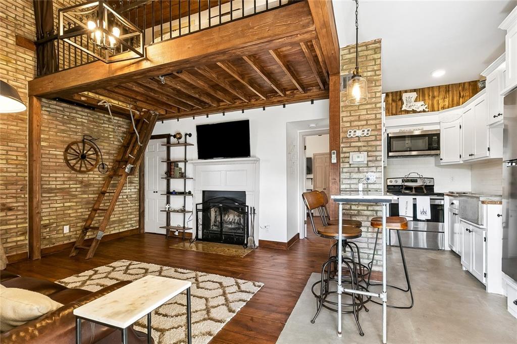 2338 MAGAZINE Street 9