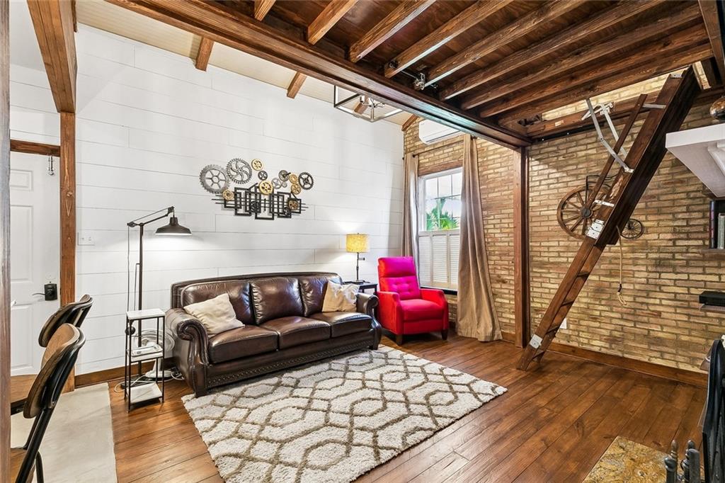 2338 MAGAZINE Street 9