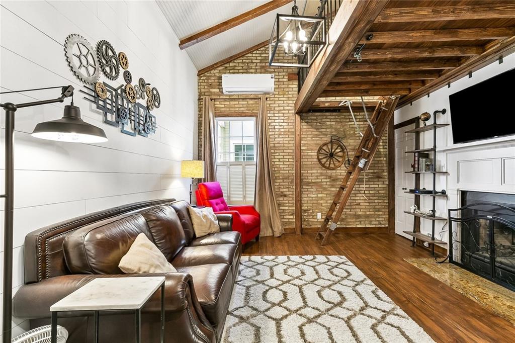2338 MAGAZINE Street 9