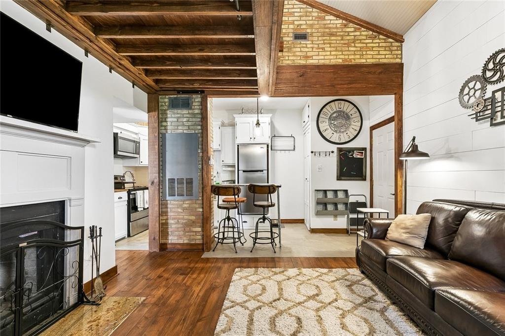 2338 MAGAZINE Street 9