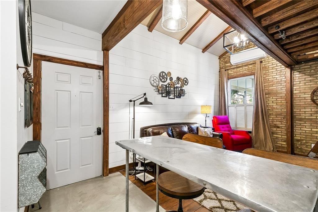 2338 MAGAZINE Street 9