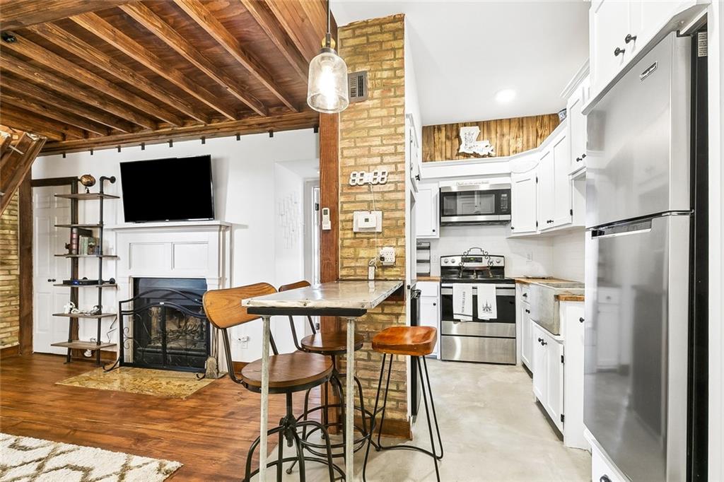 2338 MAGAZINE Street 9