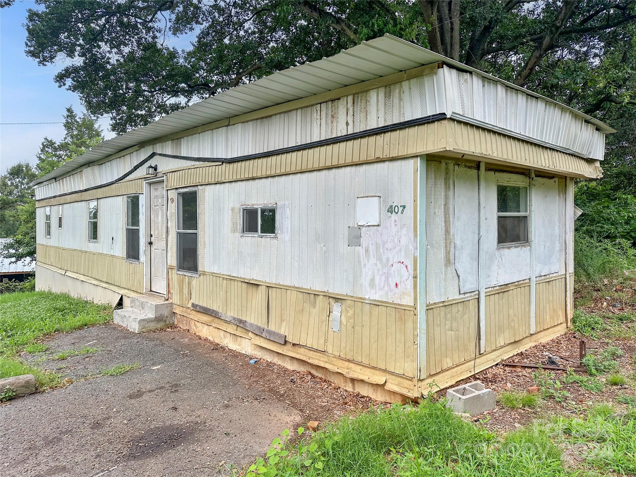 407 Elizabeth Lane