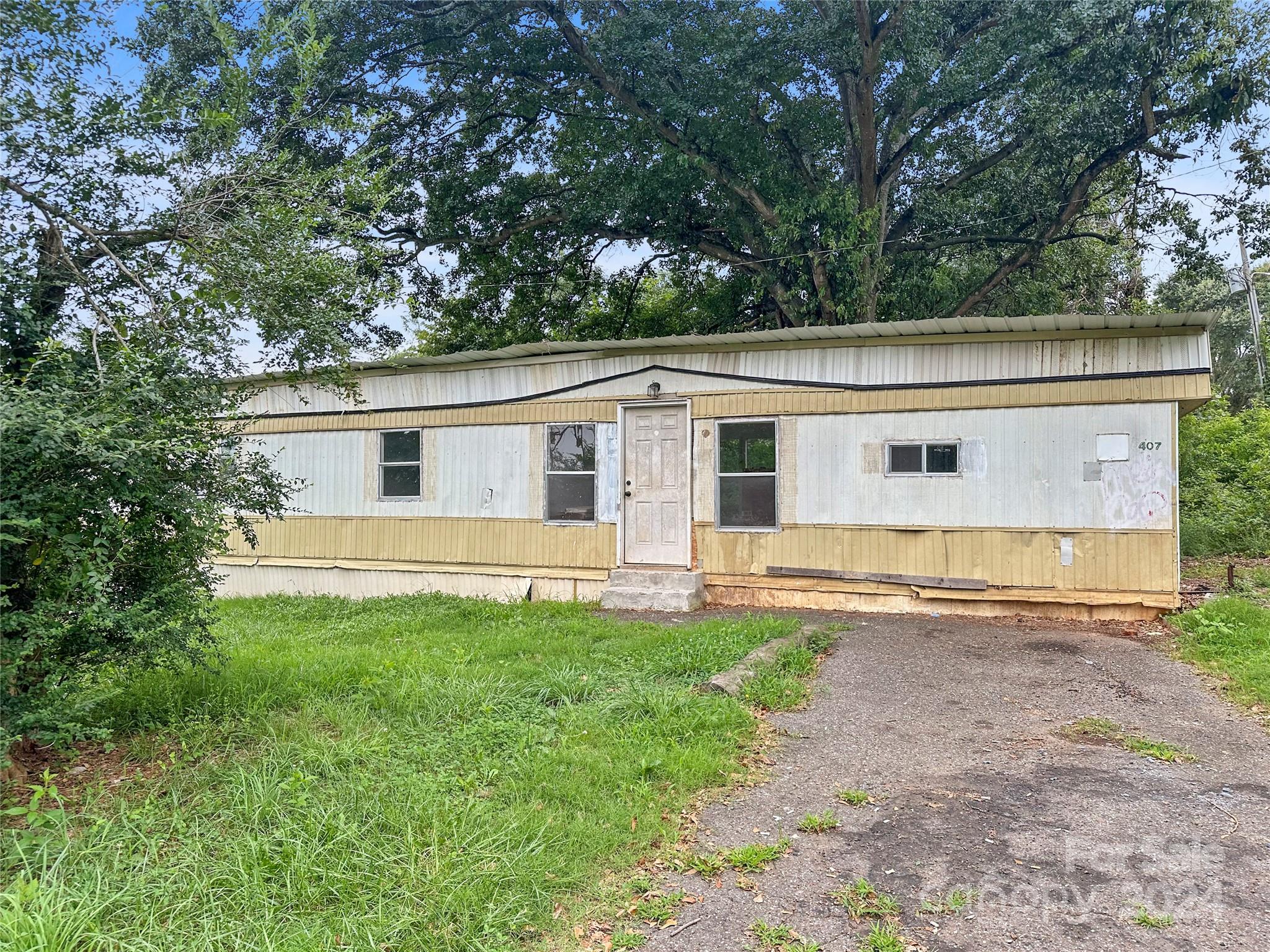 407 Elizabeth Lane