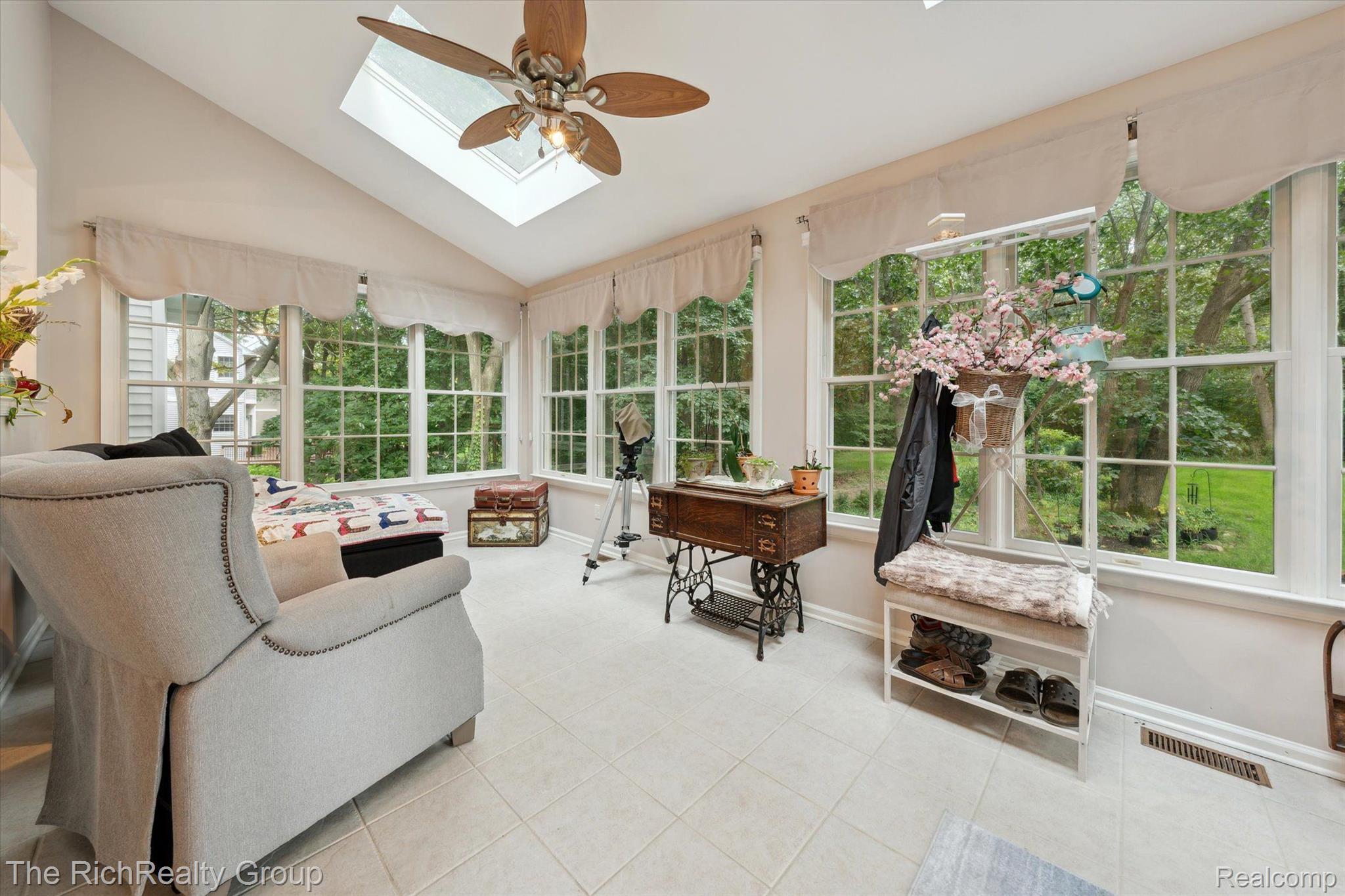 2207 PINE BLUFFS