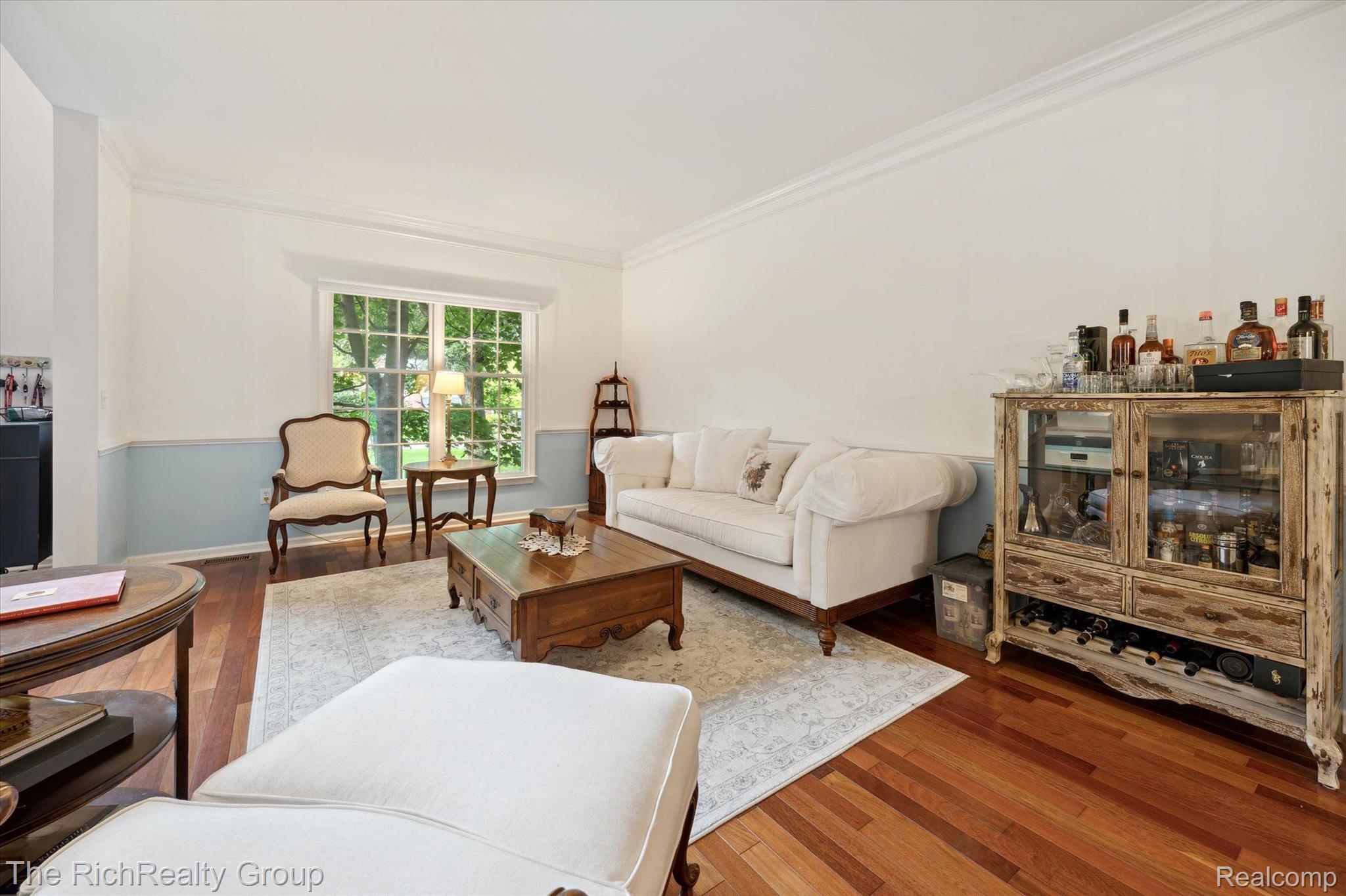 2207 PINE BLUFFS