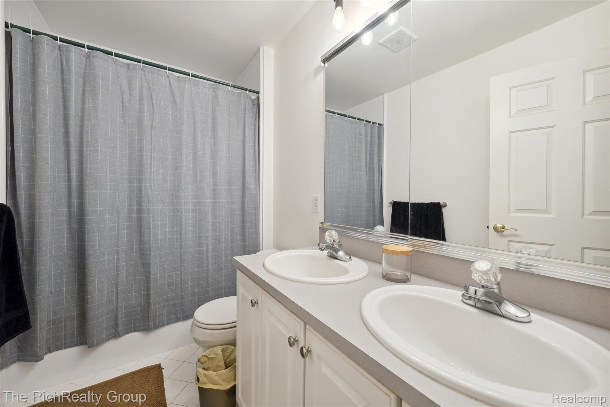 2207 PINE BLUFFS