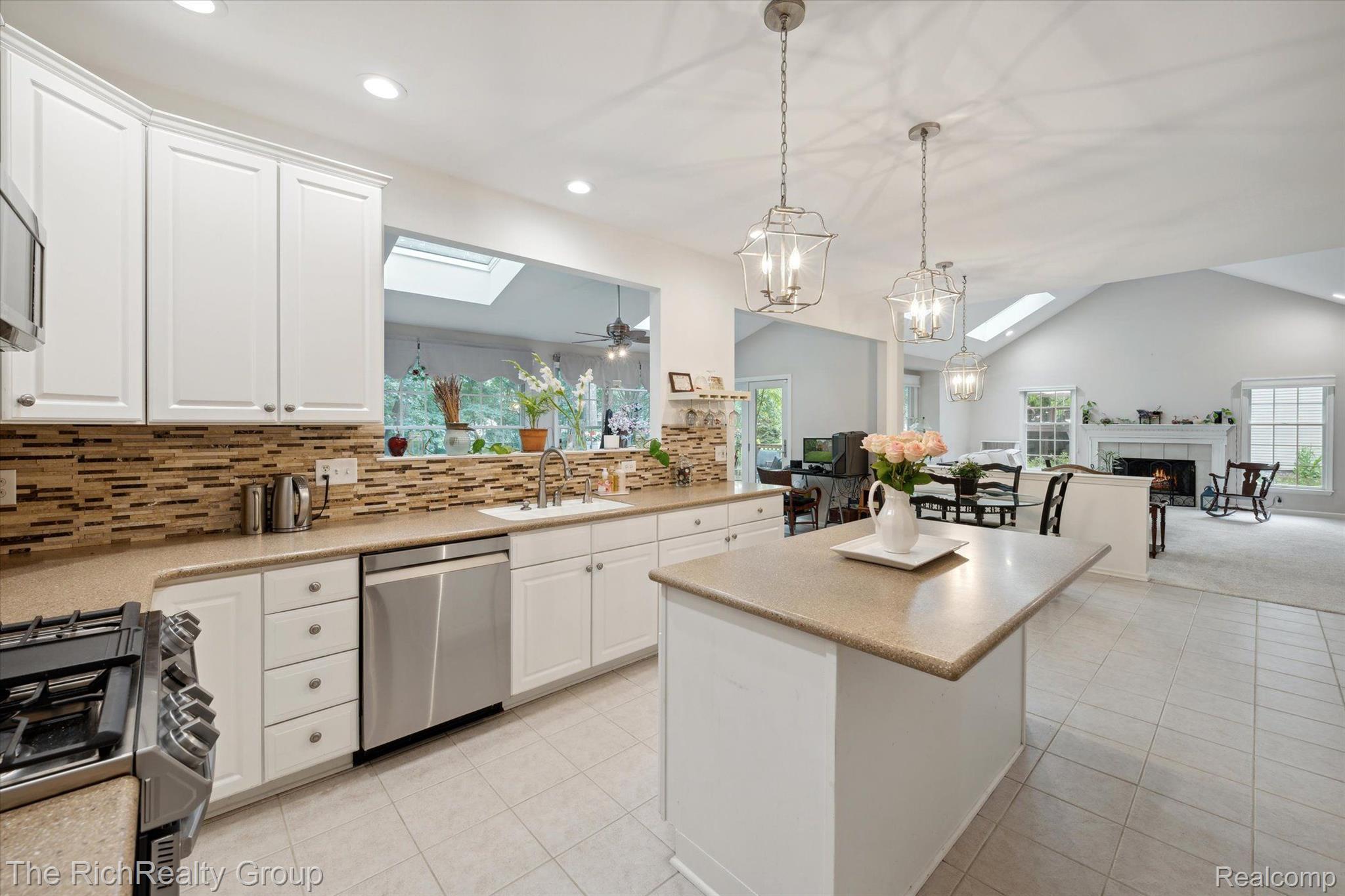 2207 PINE BLUFFS