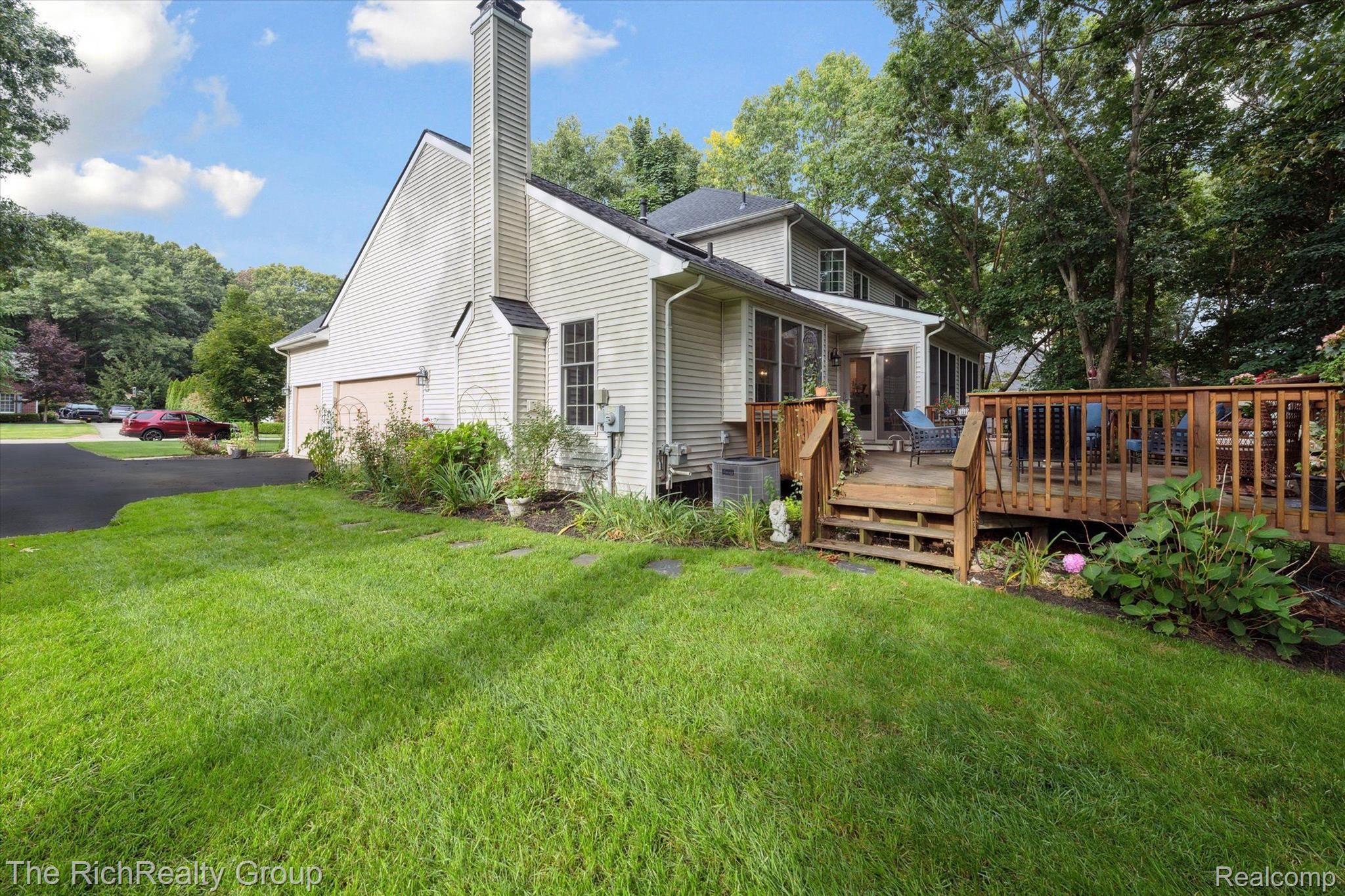 2207 PINE BLUFFS