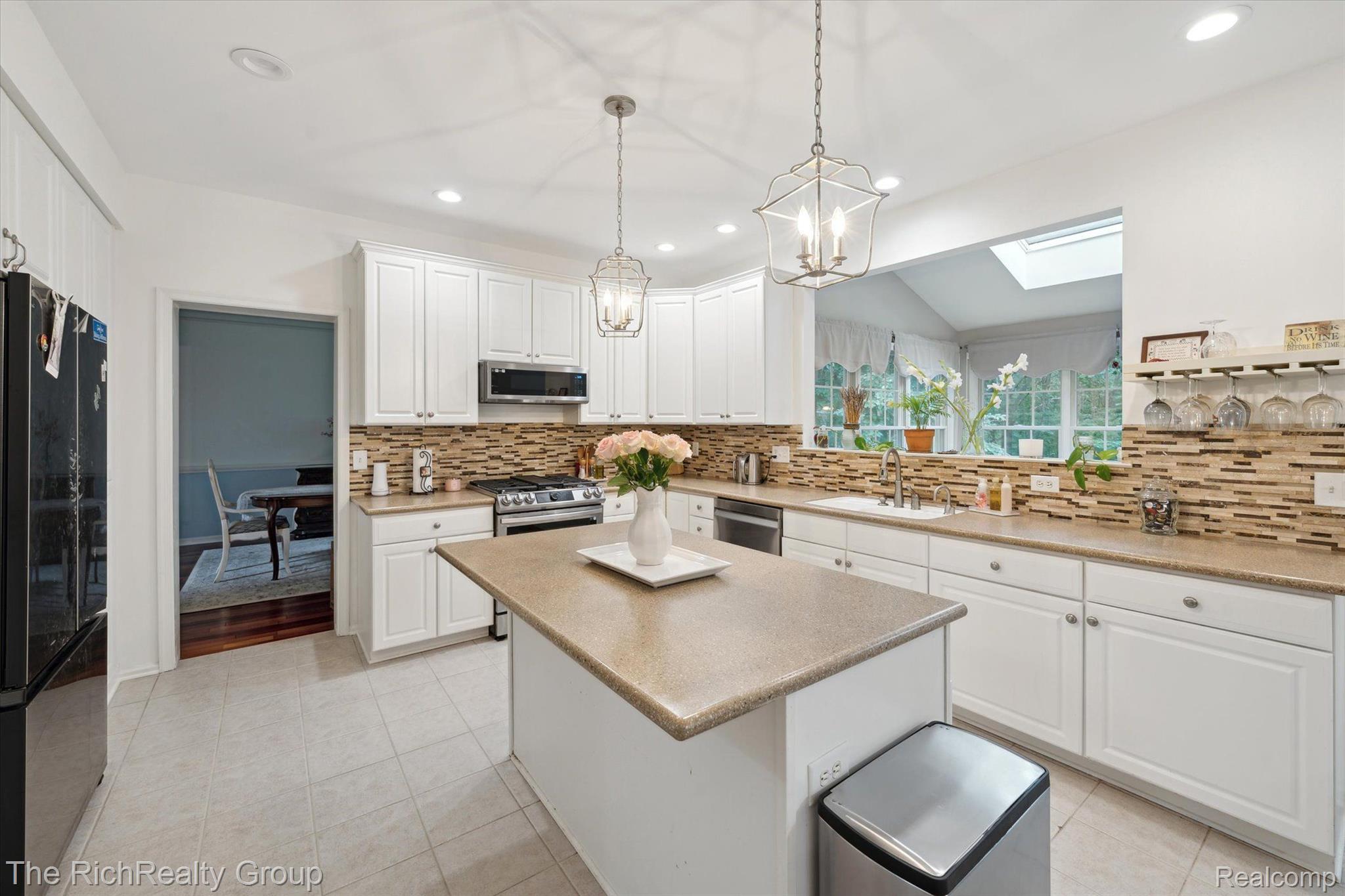 2207 PINE BLUFFS