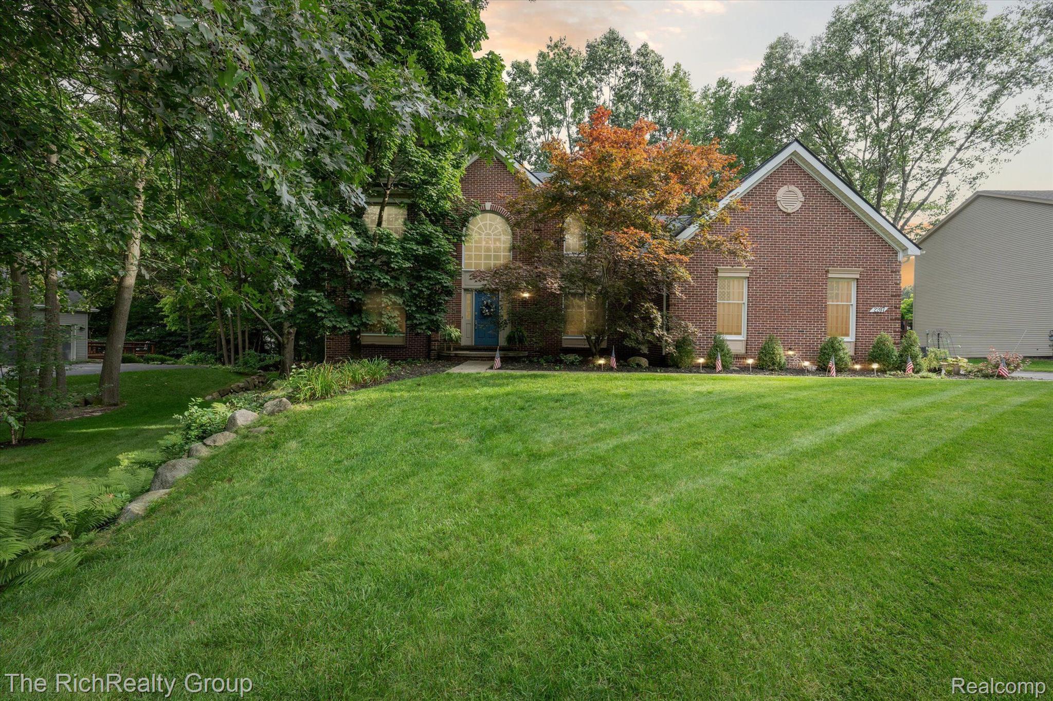 2207 PINE BLUFFS