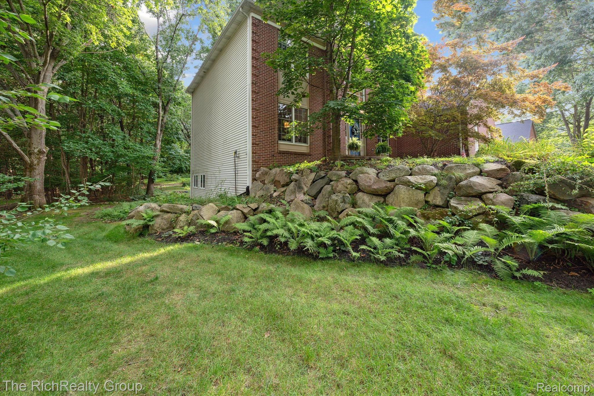 2207 PINE BLUFFS