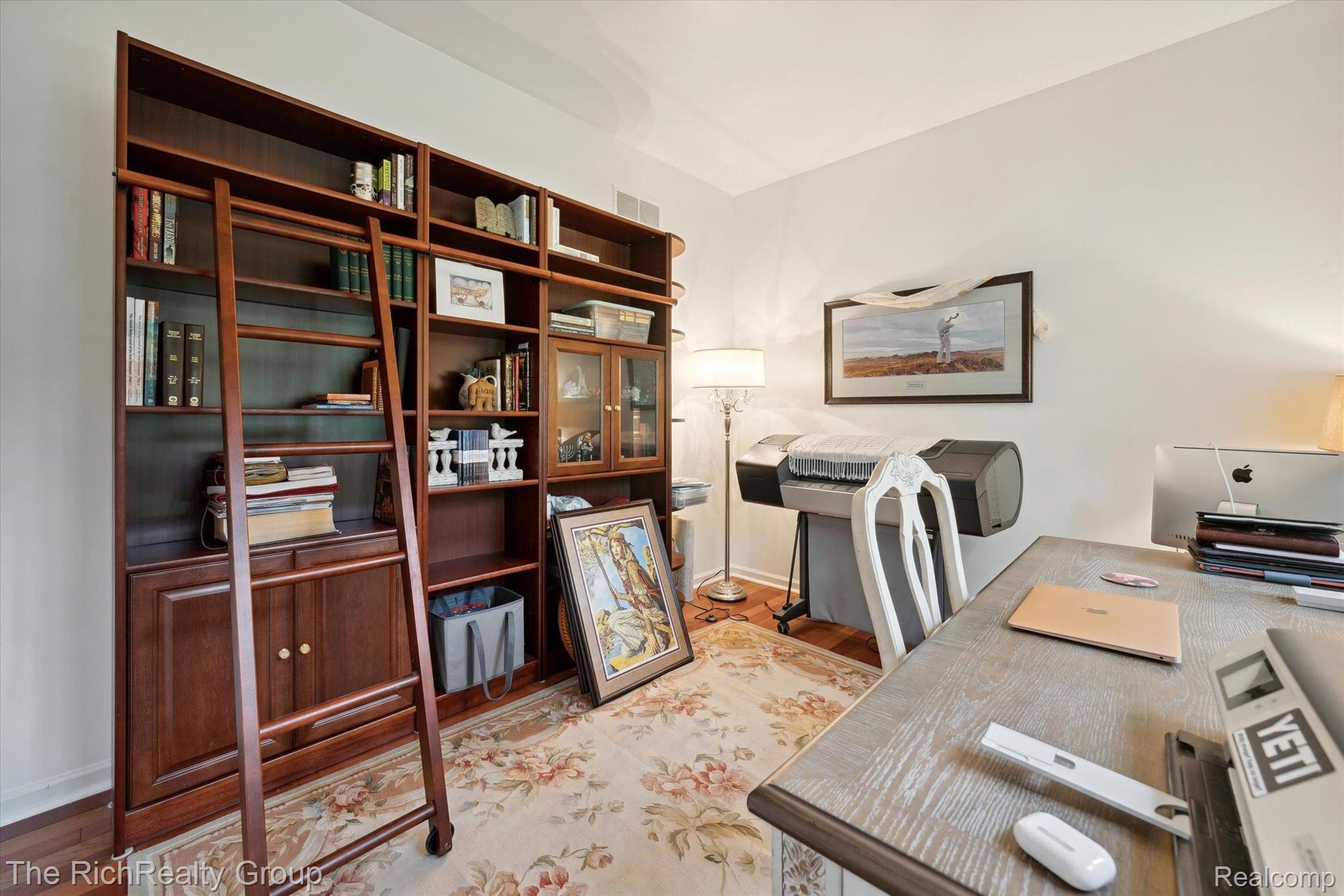 2207 PINE BLUFFS