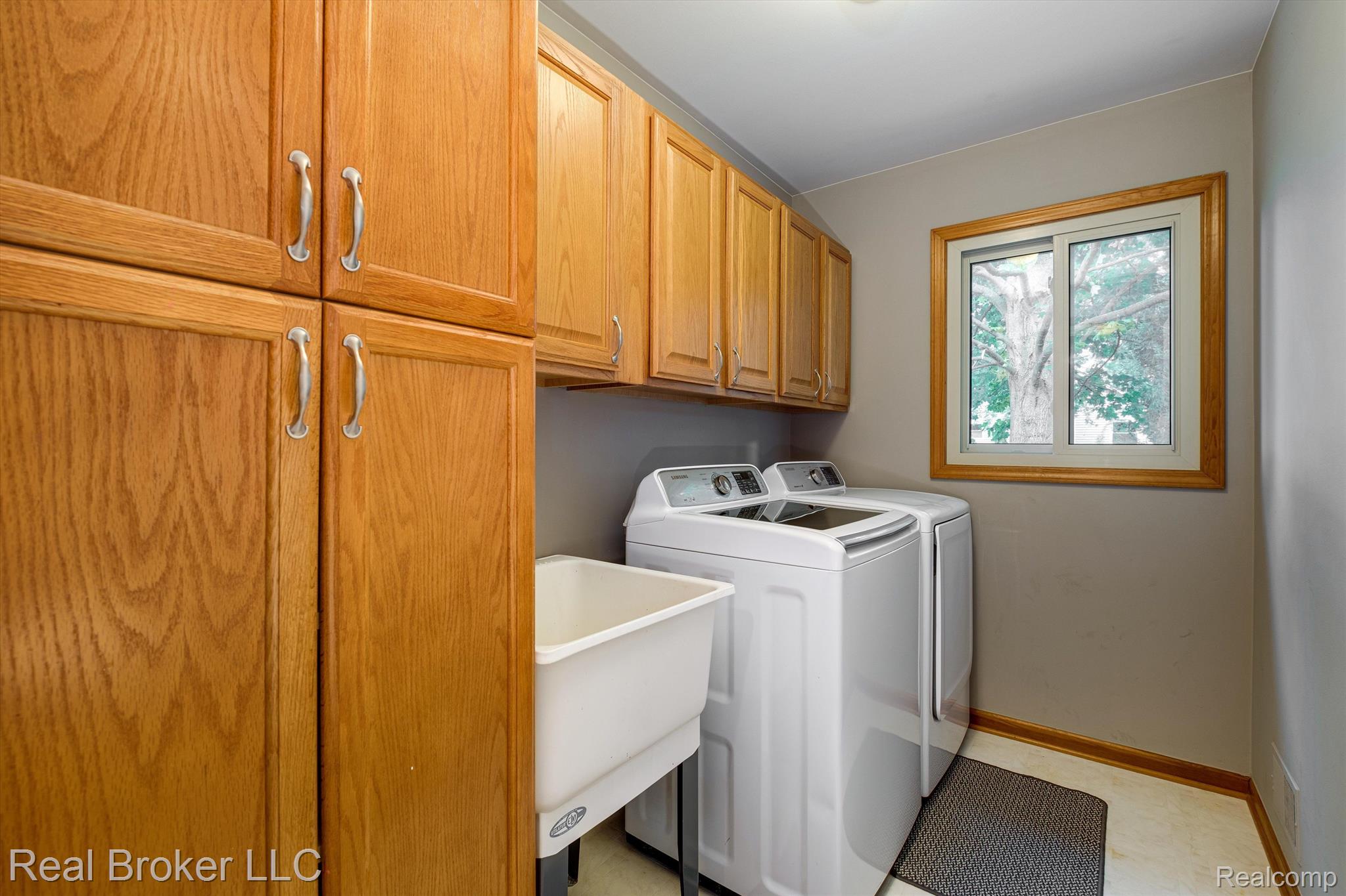 5415 DILLON Drive