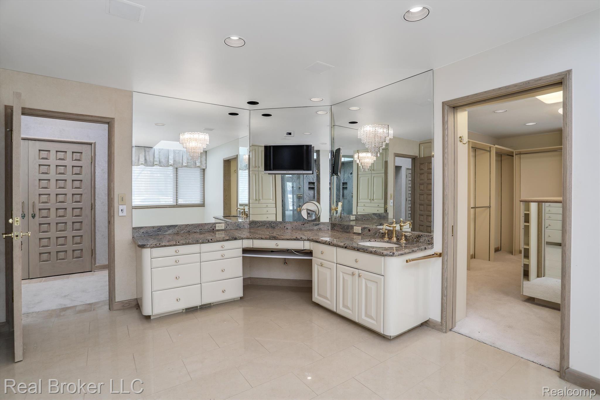 3333 W SHORE Drive