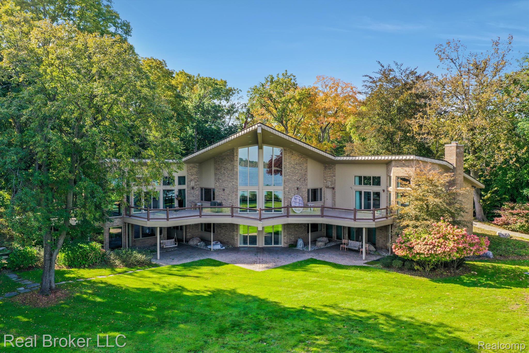 3333 W SHORE Drive