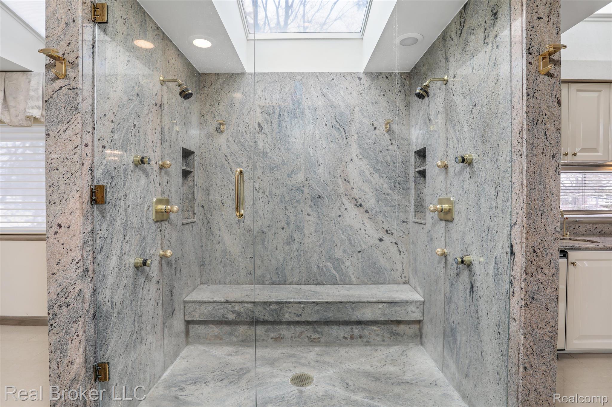 3333 W SHORE Drive