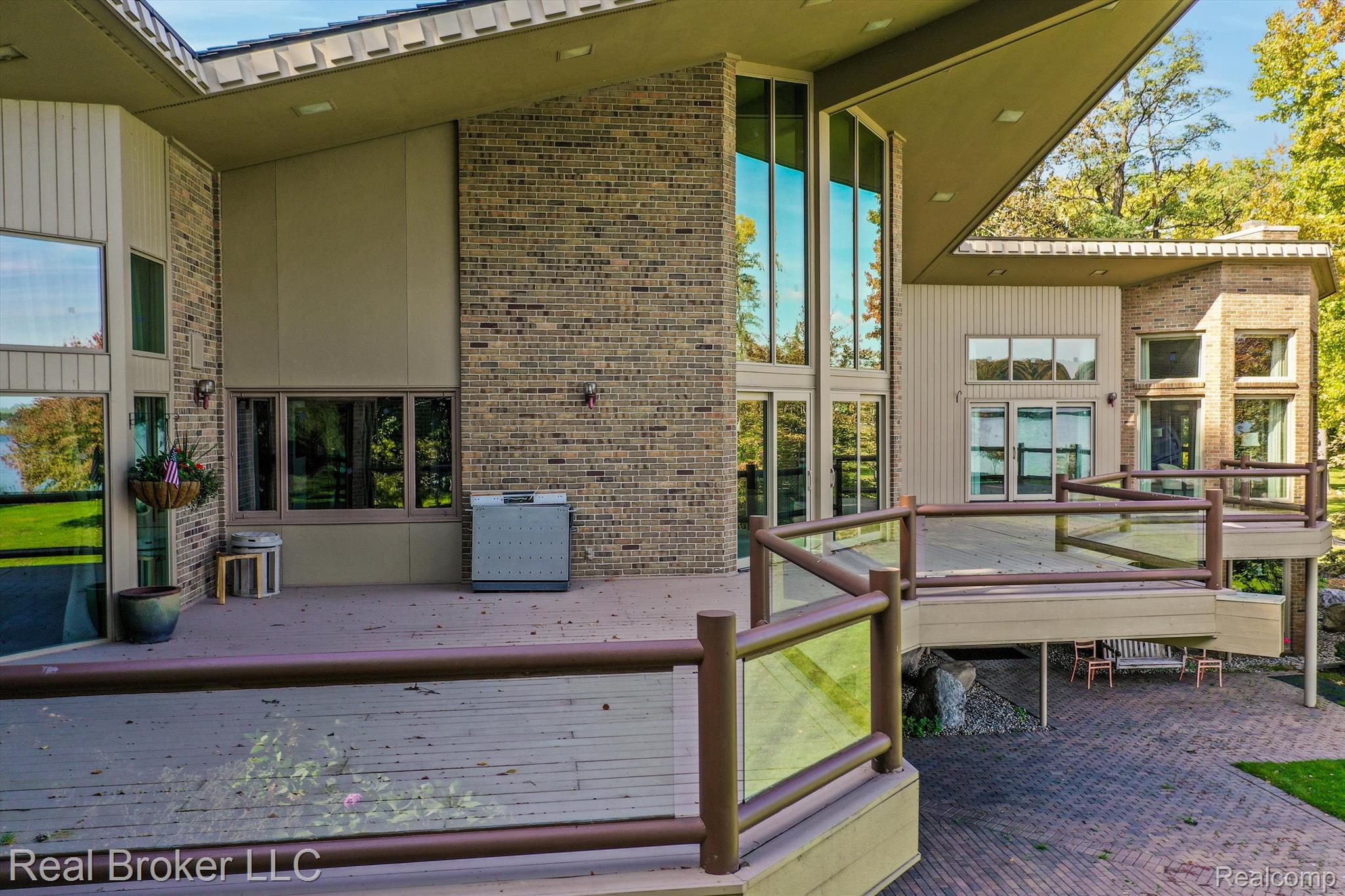 3333 W SHORE Drive