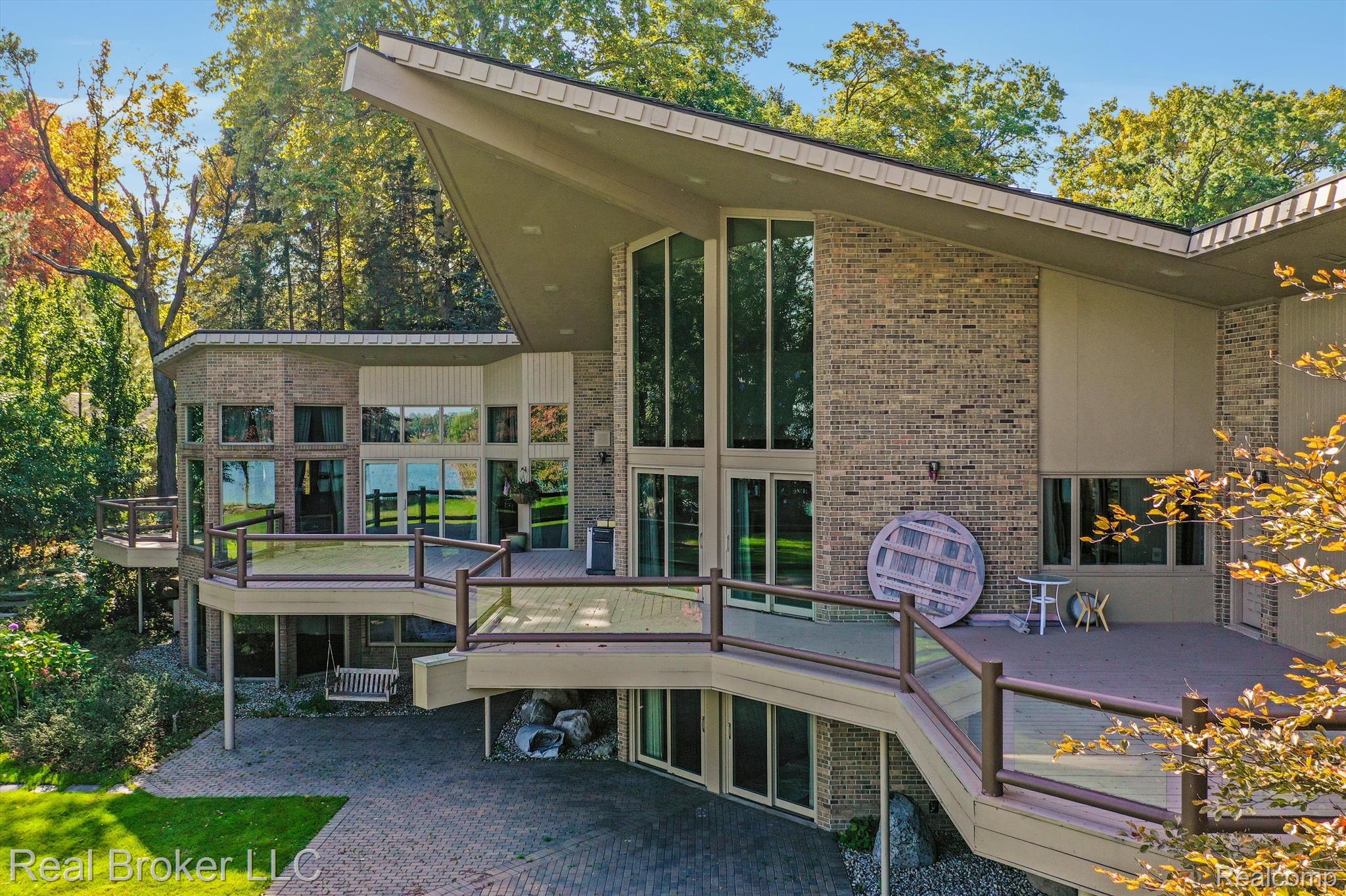 3333 W SHORE Drive