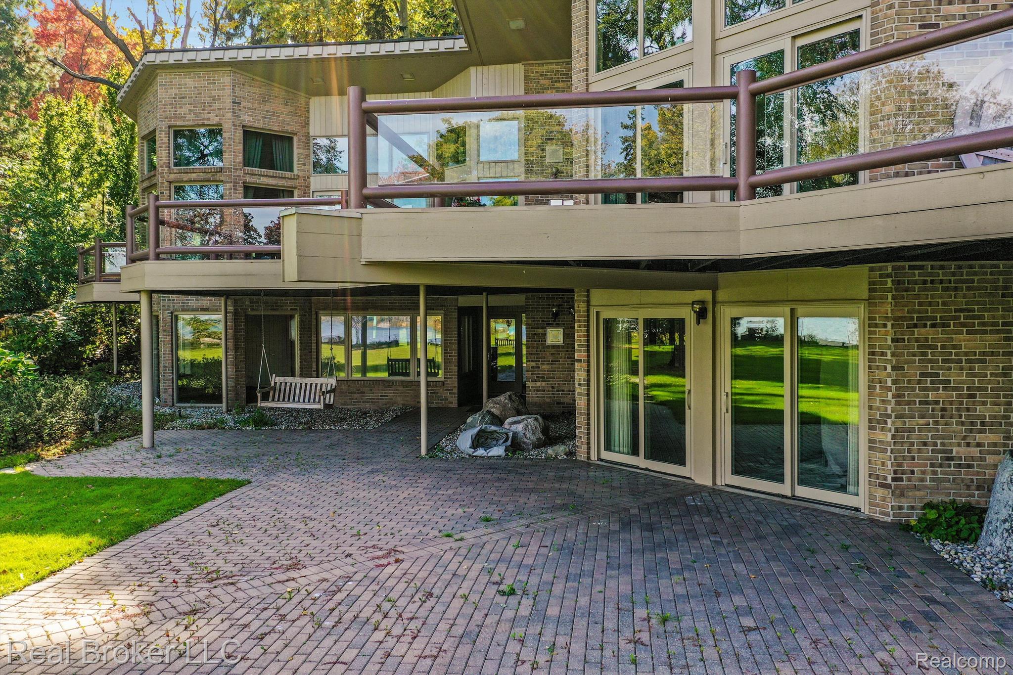 3333 W SHORE Drive