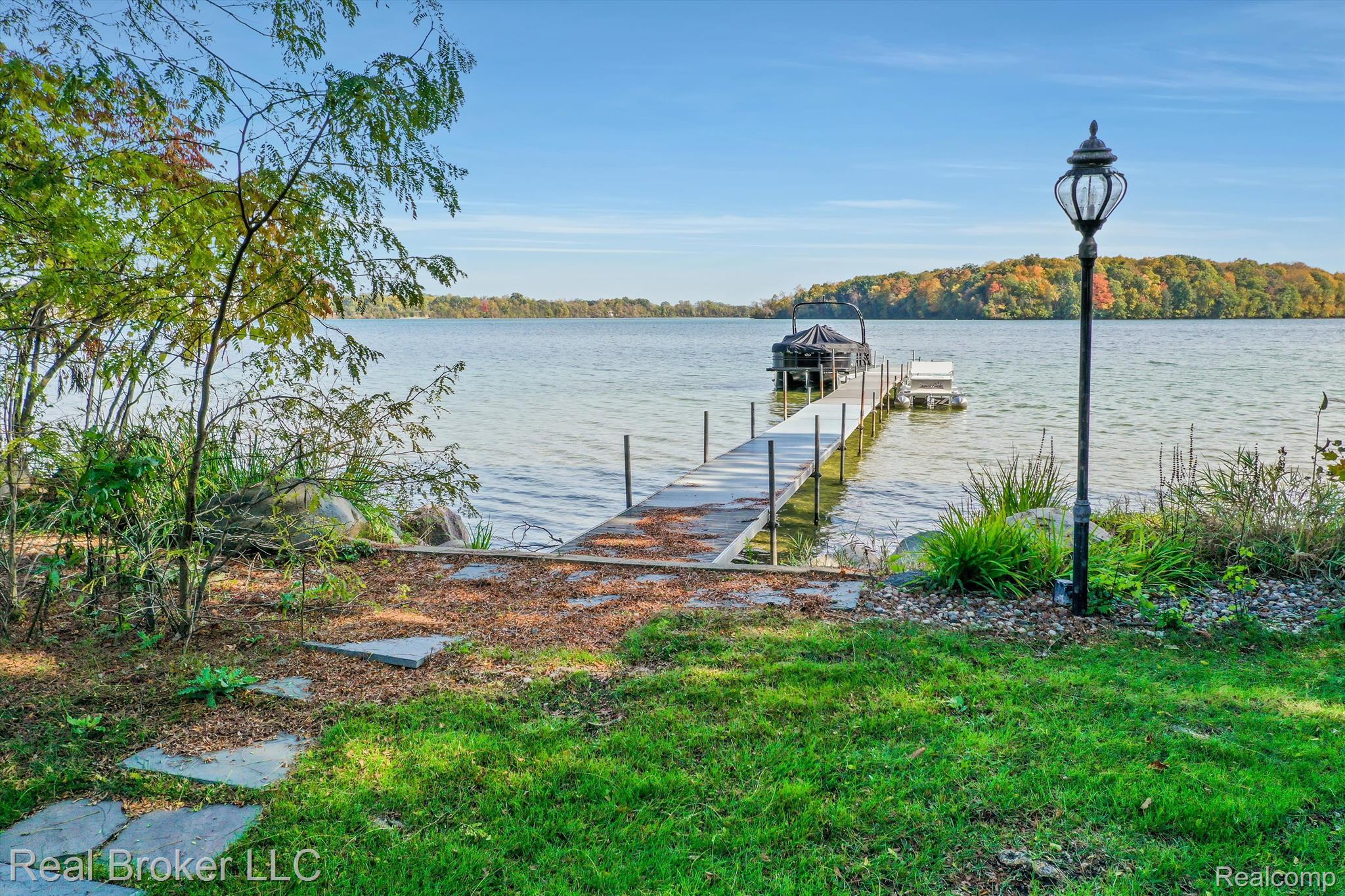 3333 W SHORE Drive