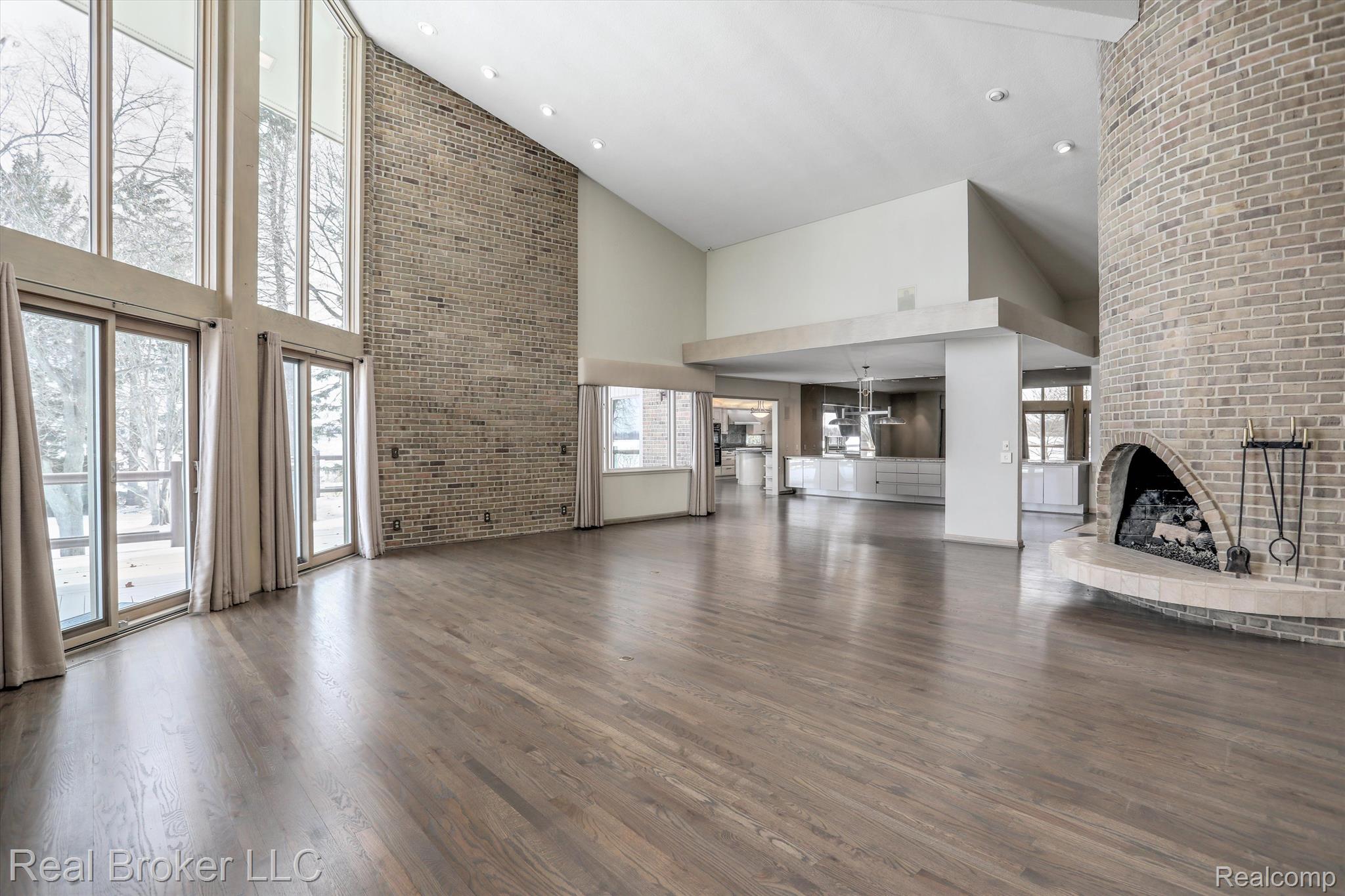 3333 W SHORE Drive