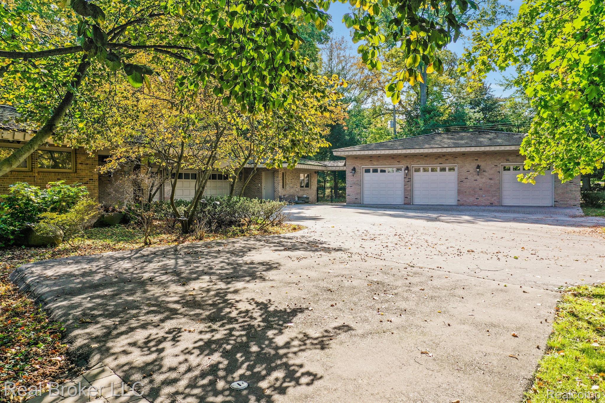 3333 W SHORE Drive