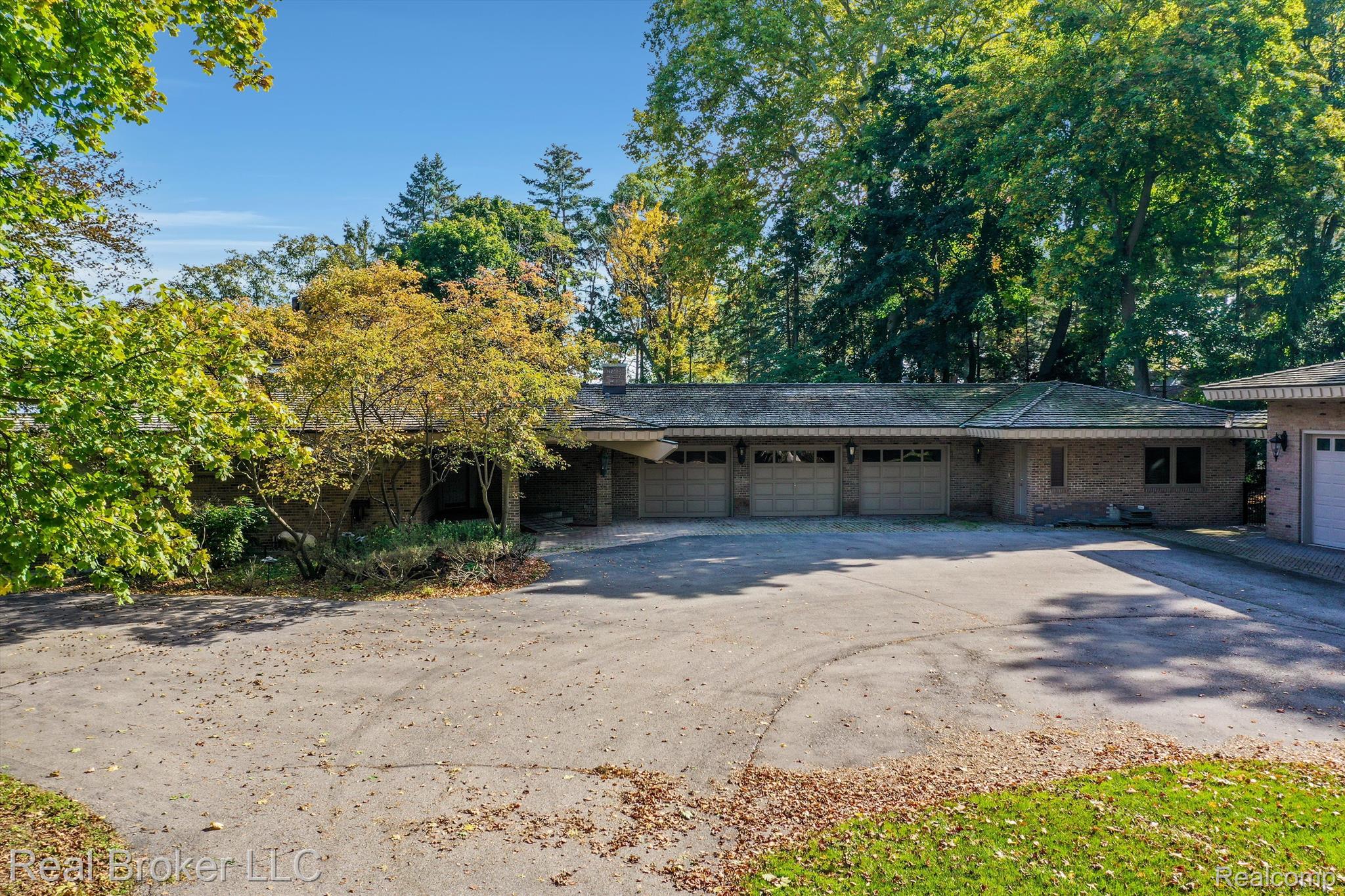 3333 W SHORE Drive