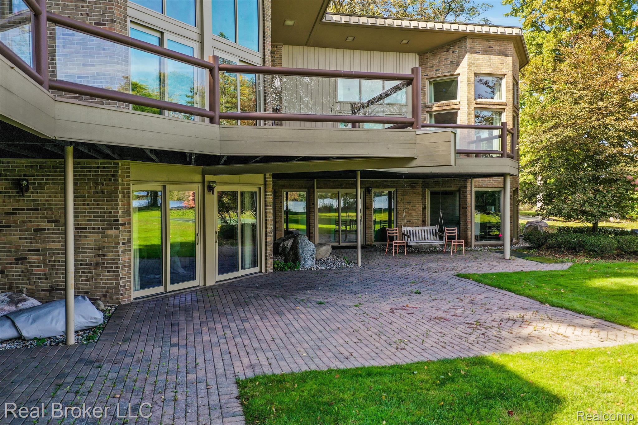 3333 W SHORE Drive
