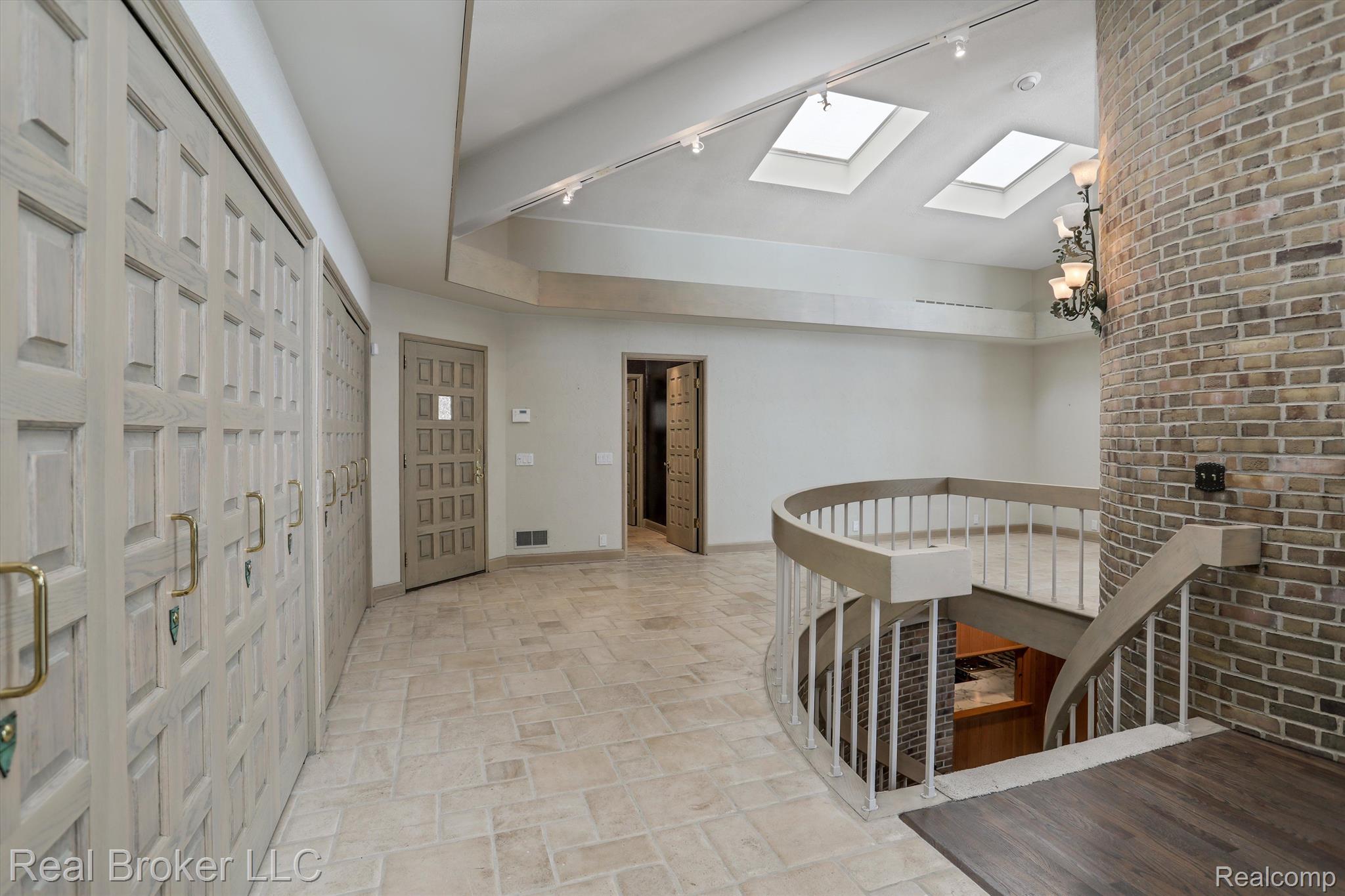 3333 W SHORE Drive