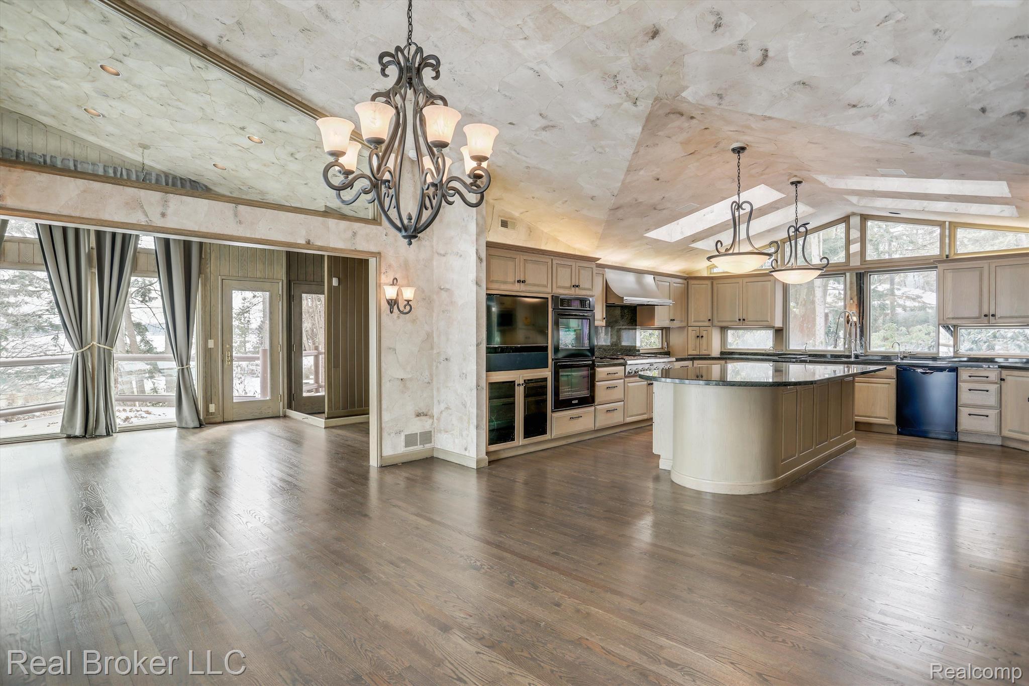 3333 W SHORE Drive
