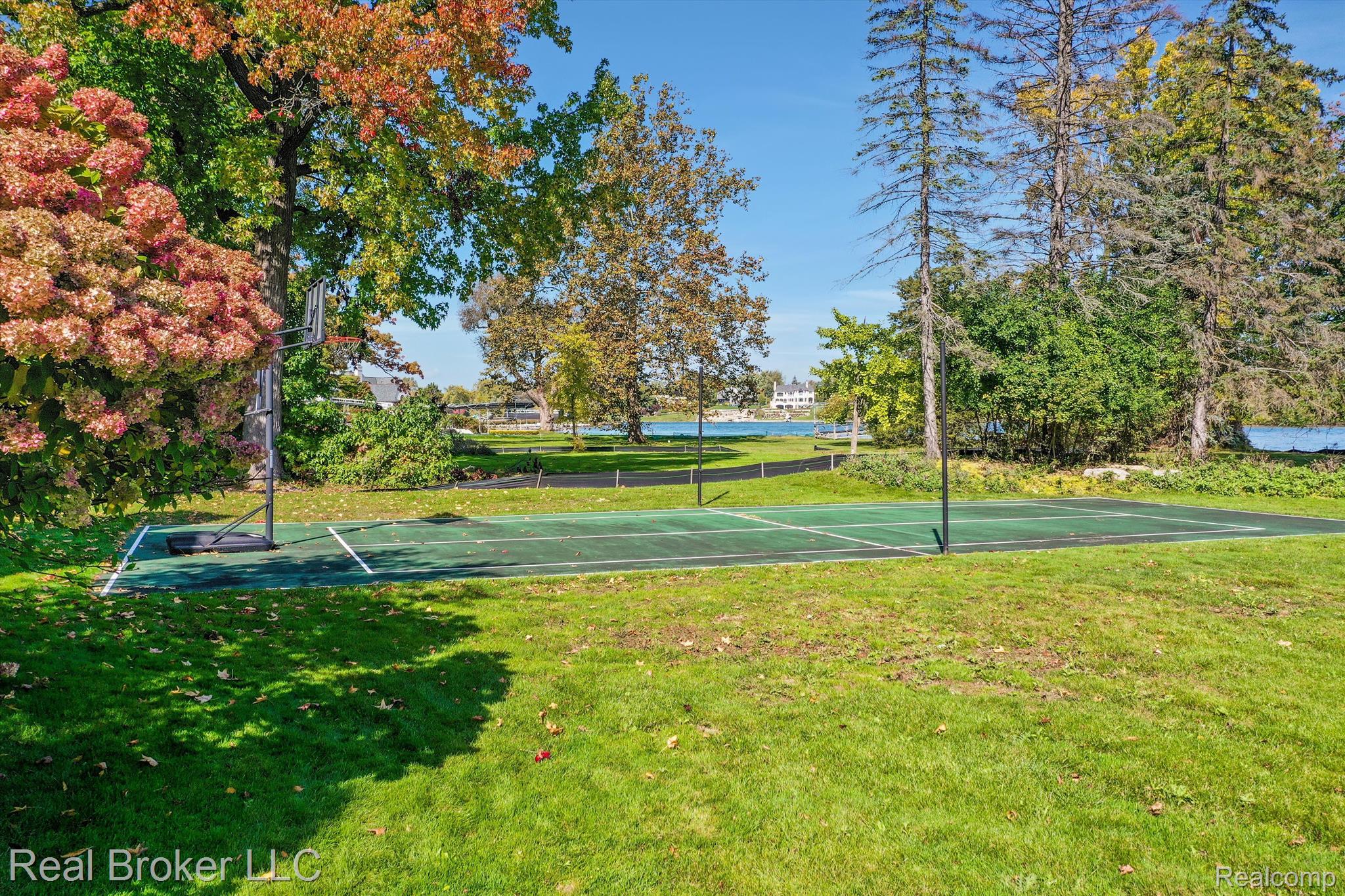 3333 W SHORE Drive