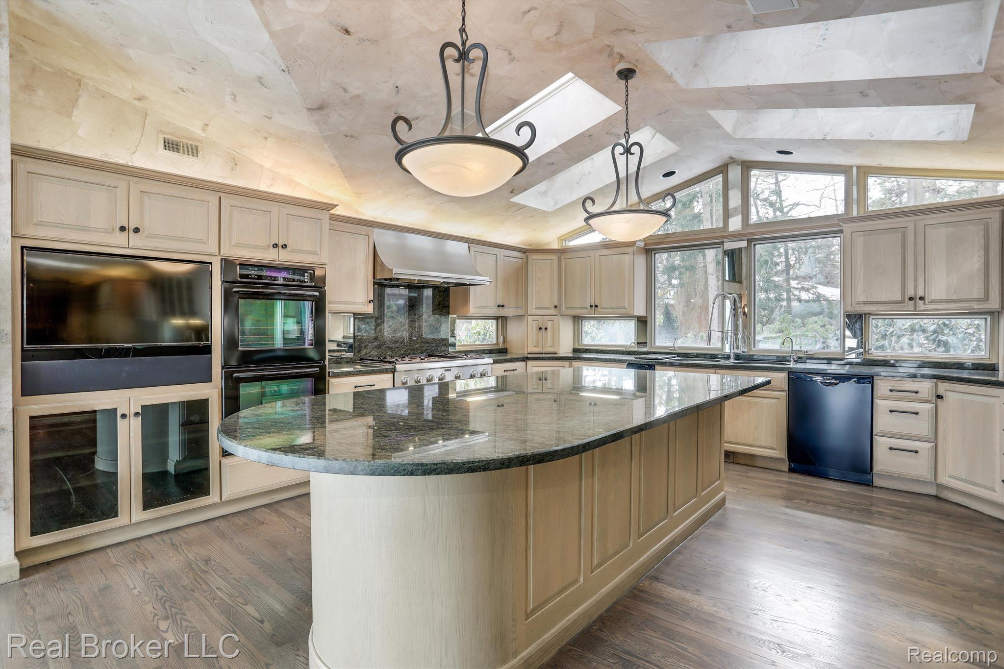 3333 W SHORE Drive