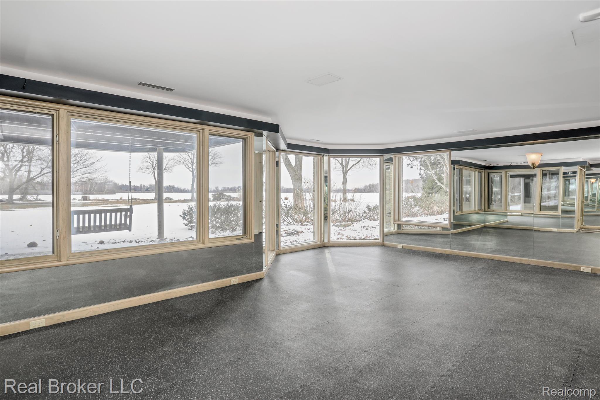 3333 W SHORE Drive