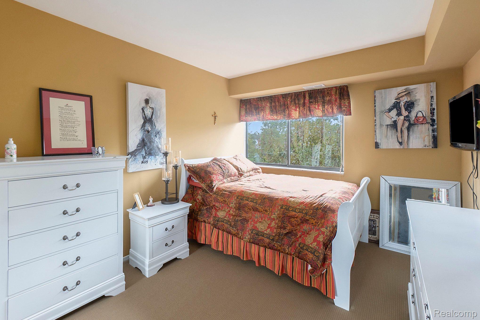 3825 LONE PINE Road 301