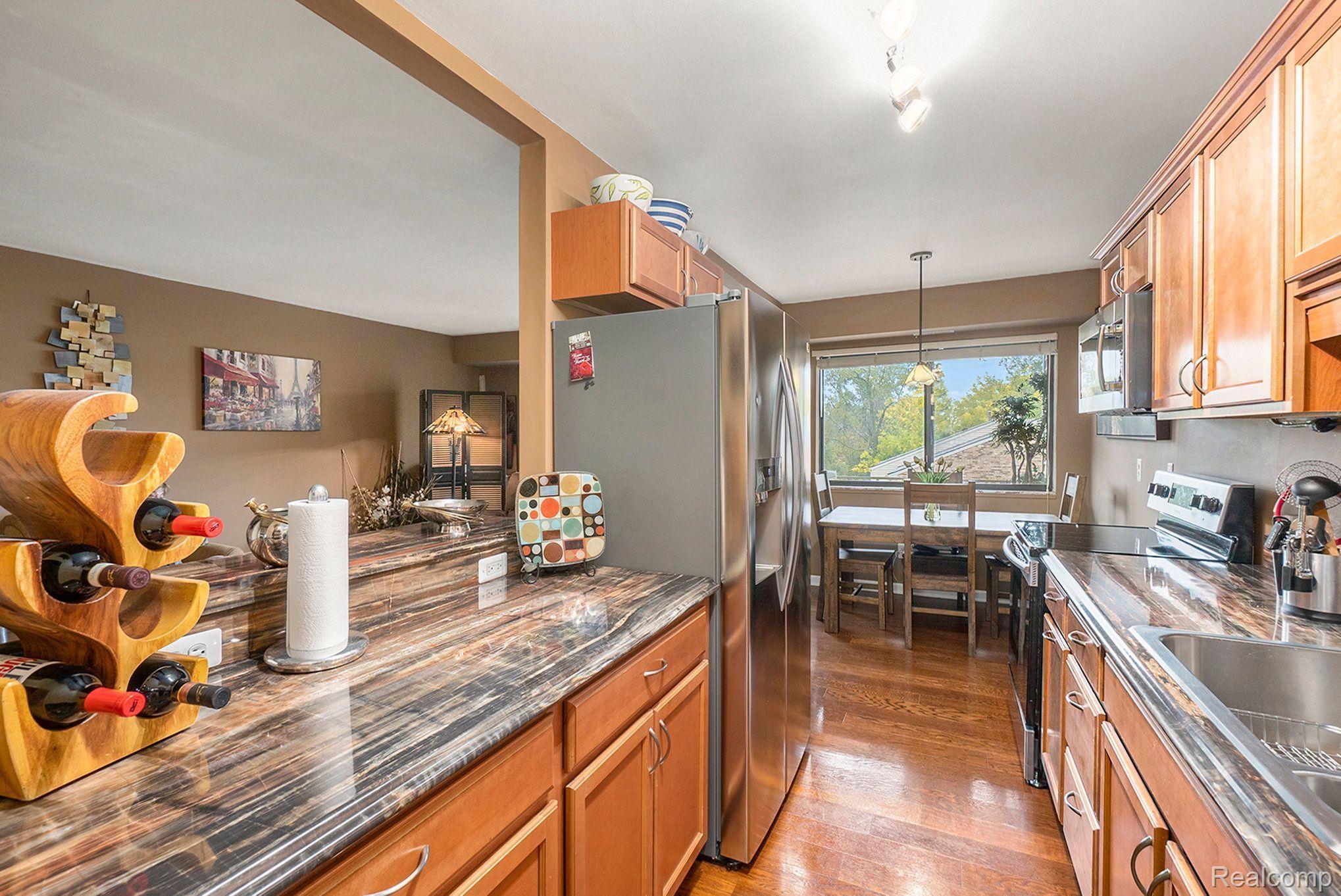 3825 LONE PINE Road 301
